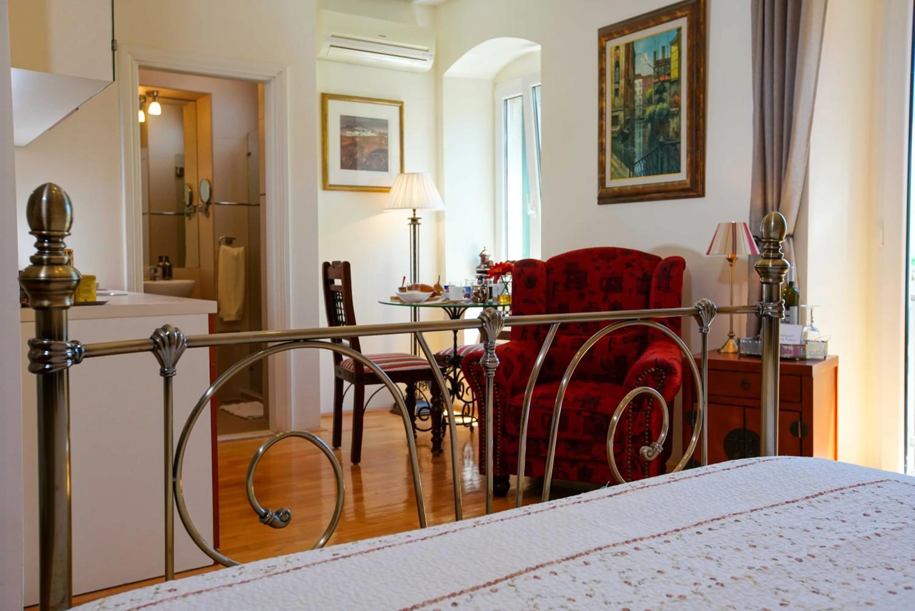 Dining area, Bed in Boutique Guest Accommodation Zephyrus