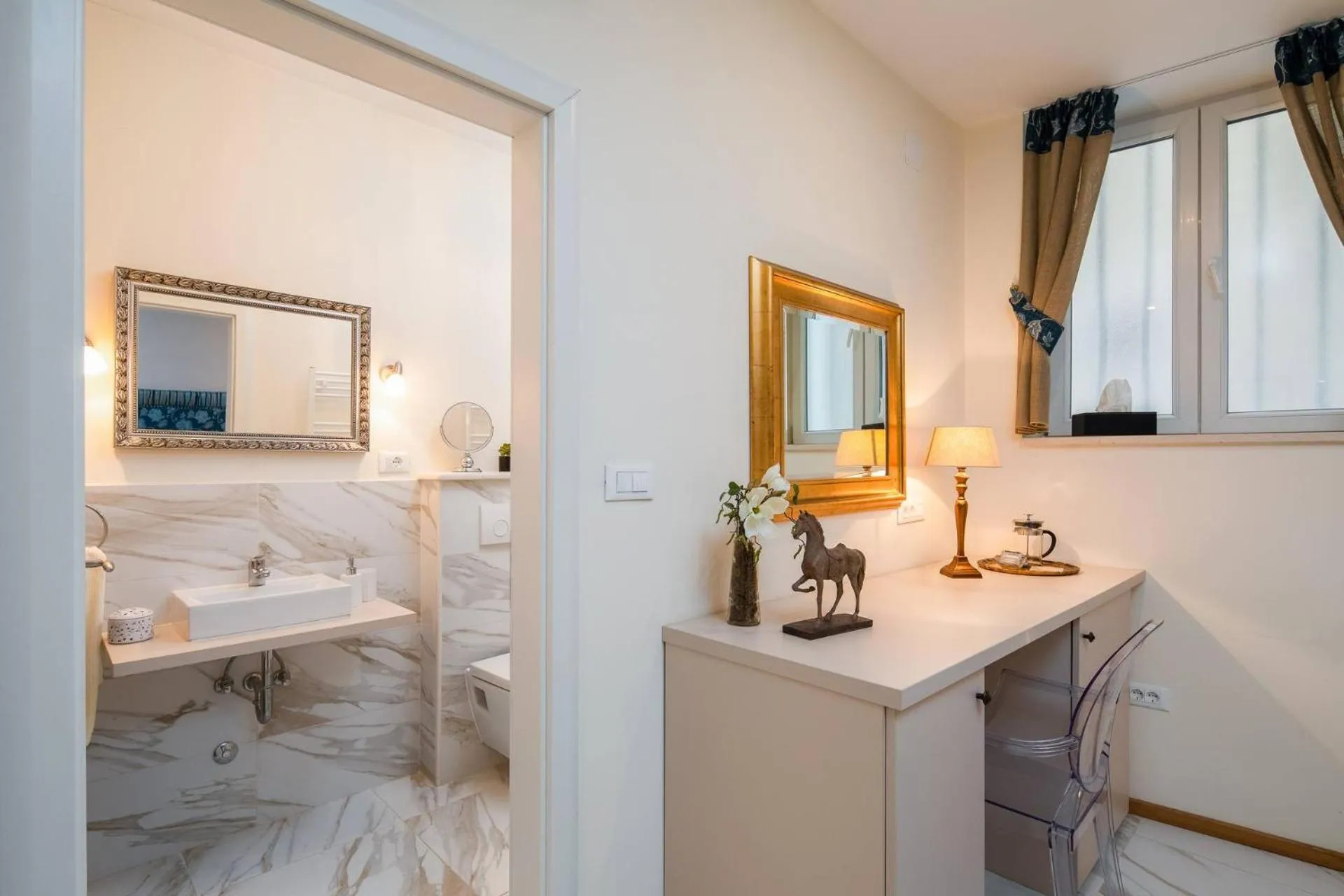 Bathroom, Bed in Boutique Guest Accommodation Zephyrus