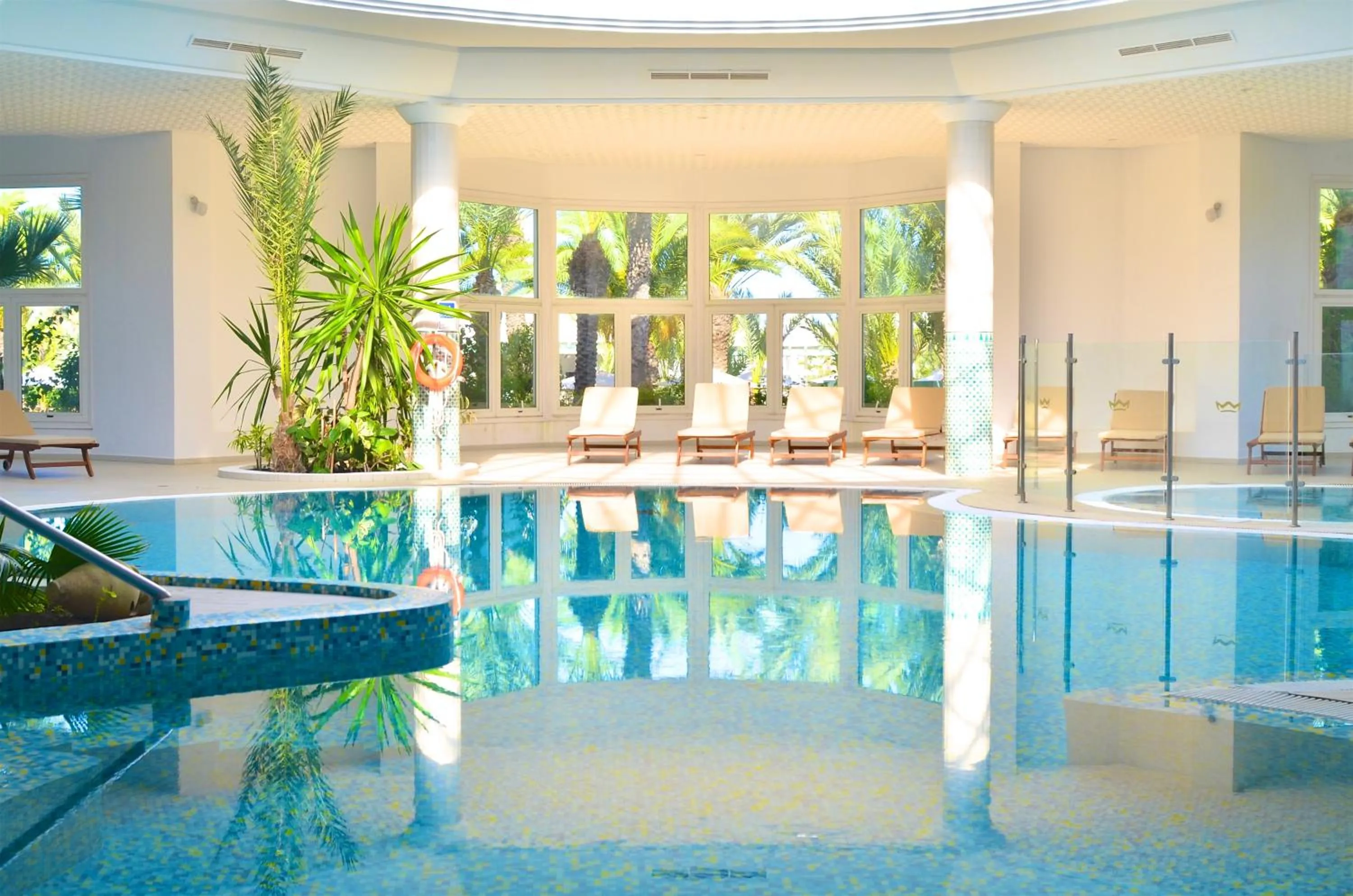 Swimming pool in Royal Garden Palace - Families and Couples