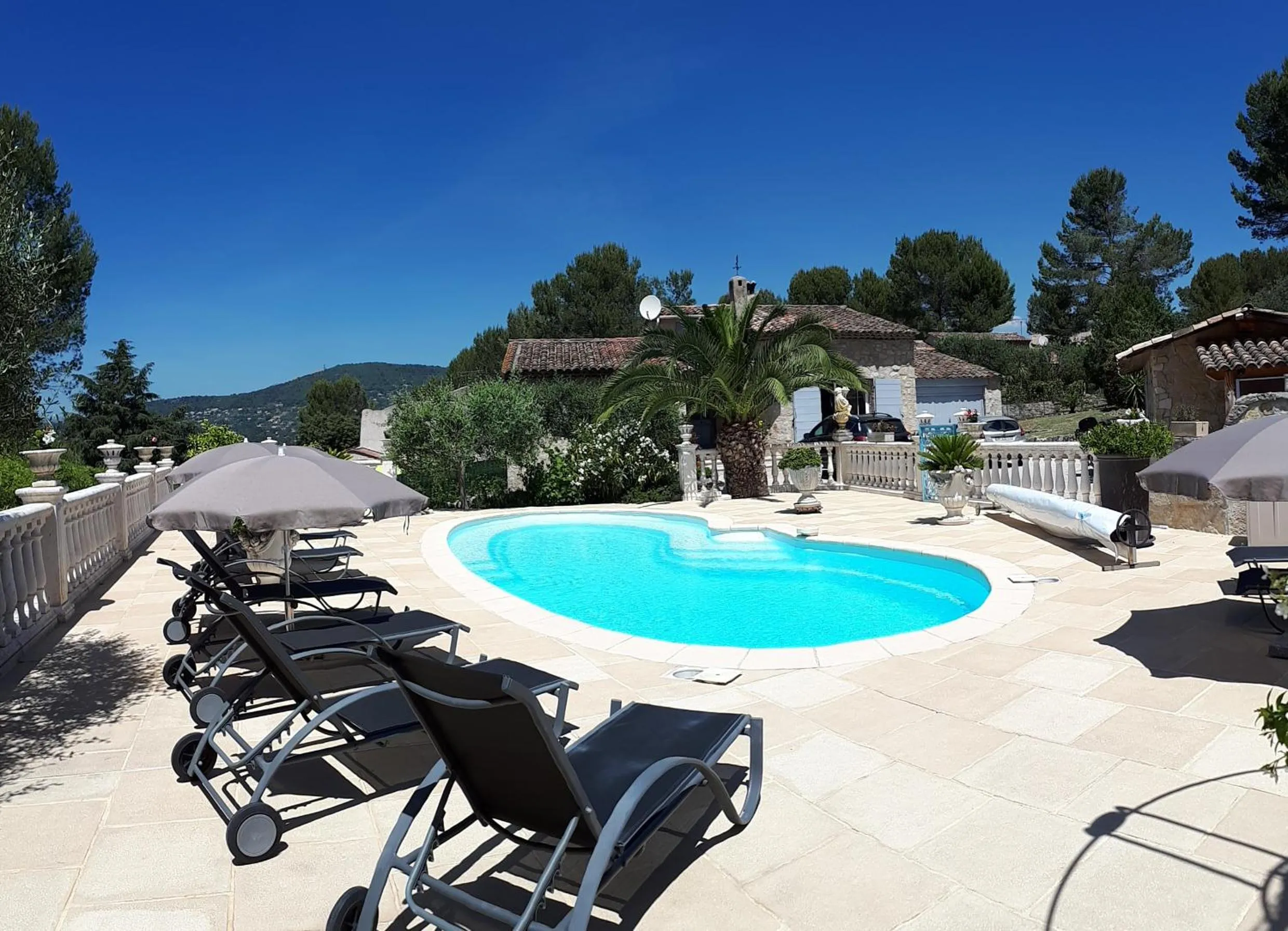 Gîte LES PINS climatisé piscine jardin parking