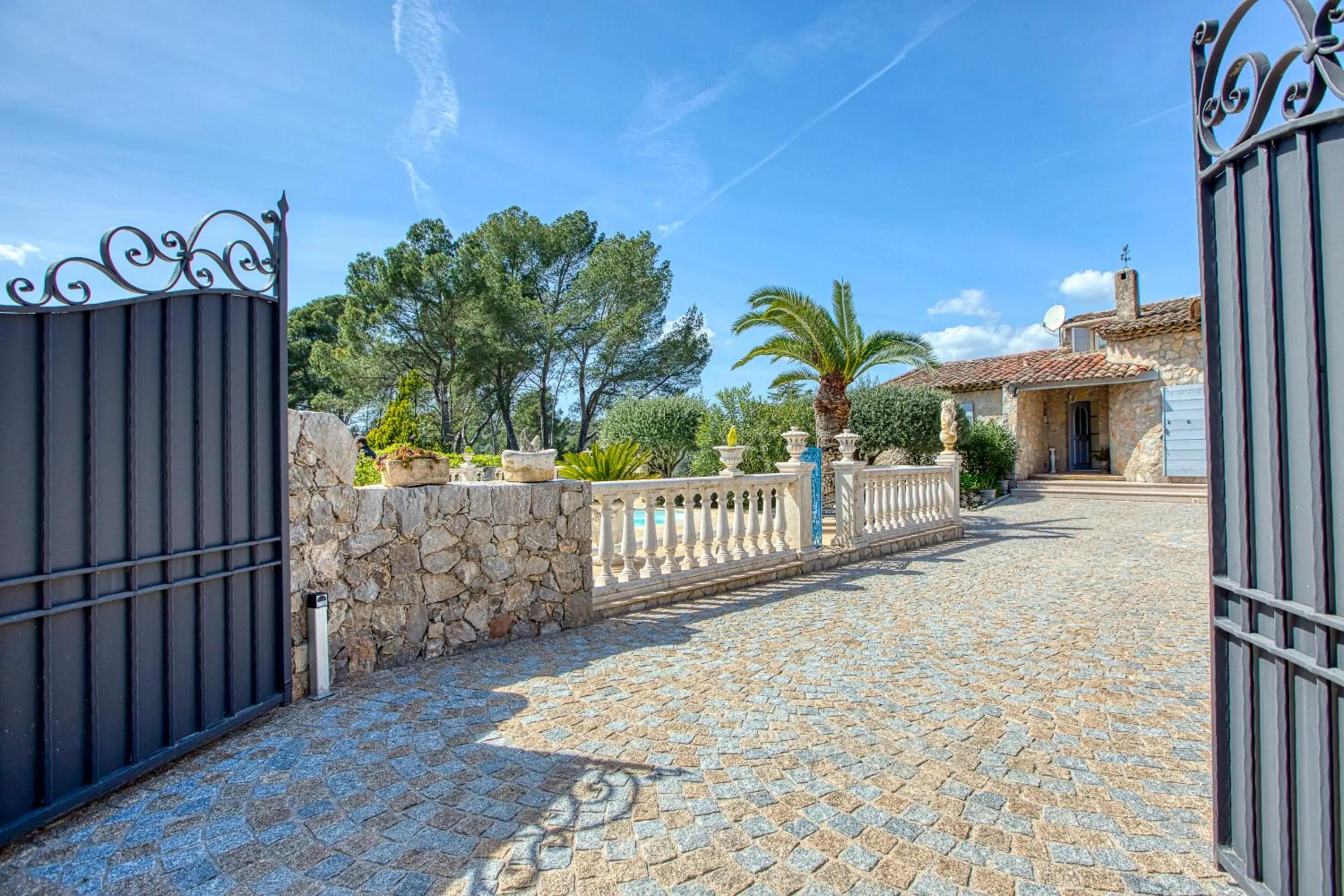 Gîte LES PINS climatisé piscine jardin parking