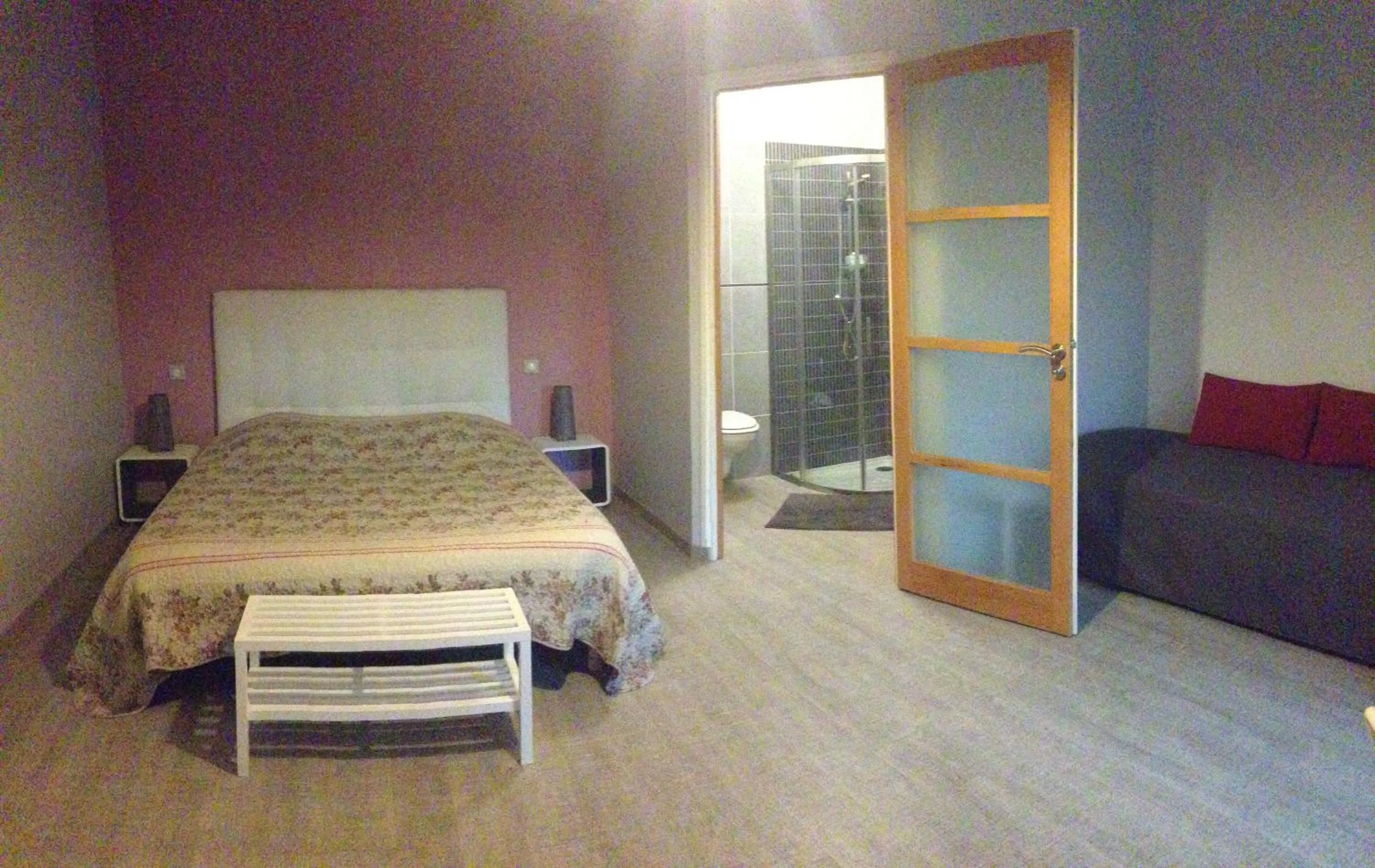 Photo of the whole room, Bed in La Rosée D'Anché