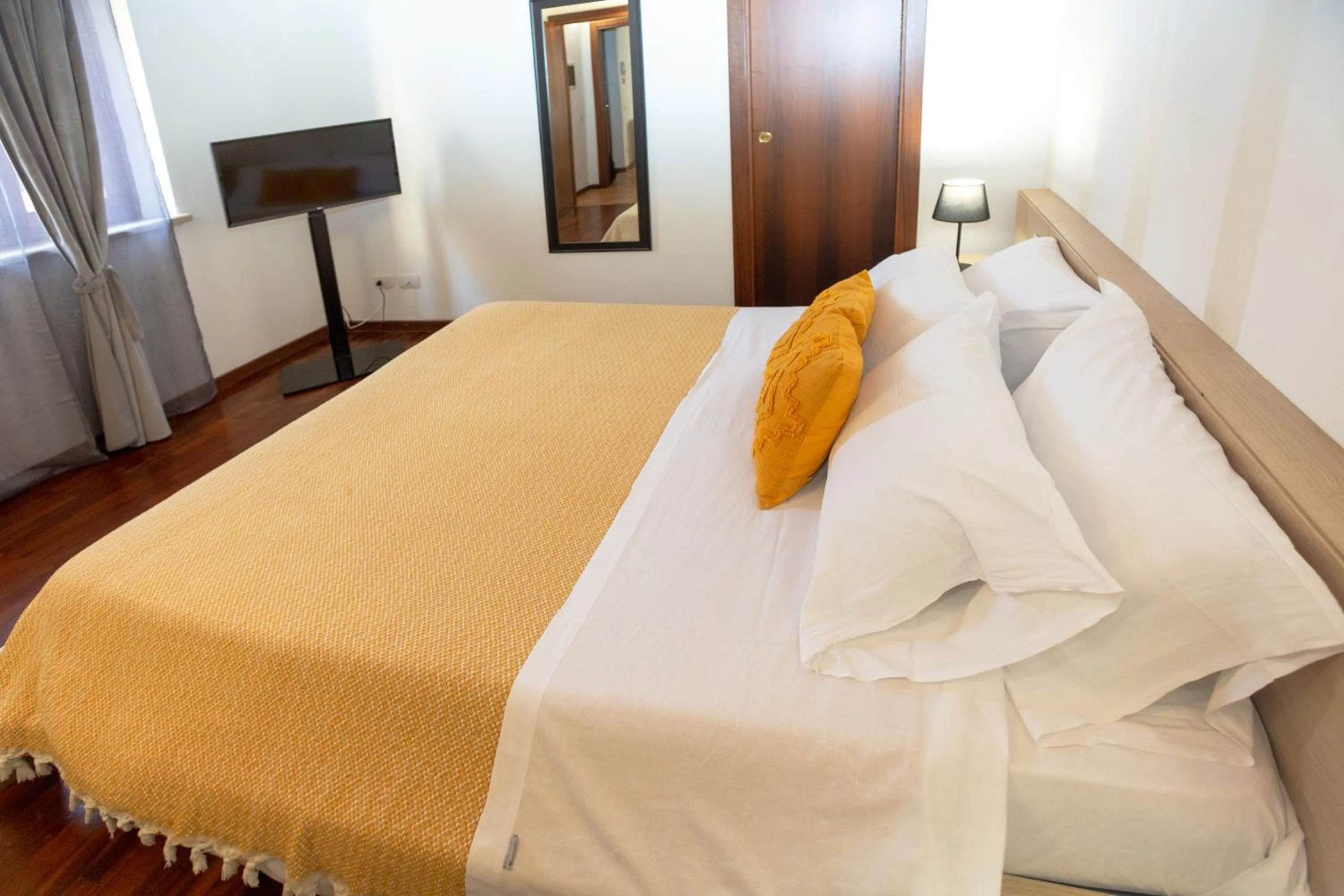 Photo of the whole room, Bed in Giardino Giusti House & Court