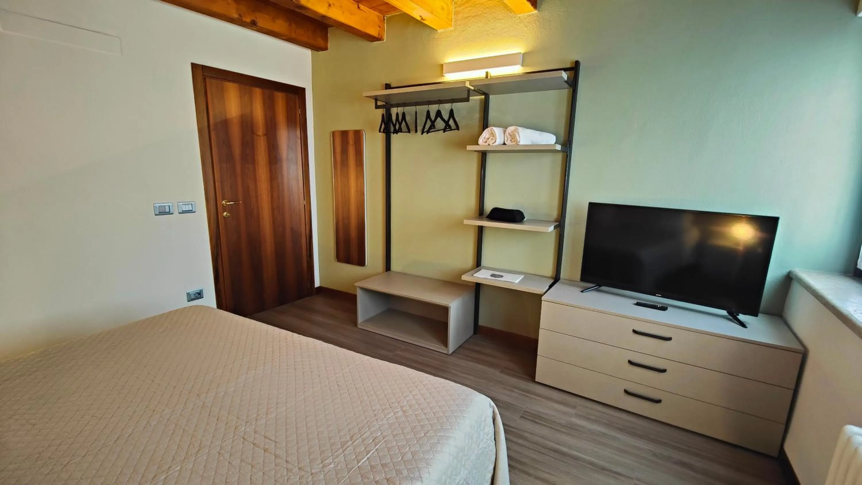 Photo of the whole room, Bed in Giardino Giusti House & Court