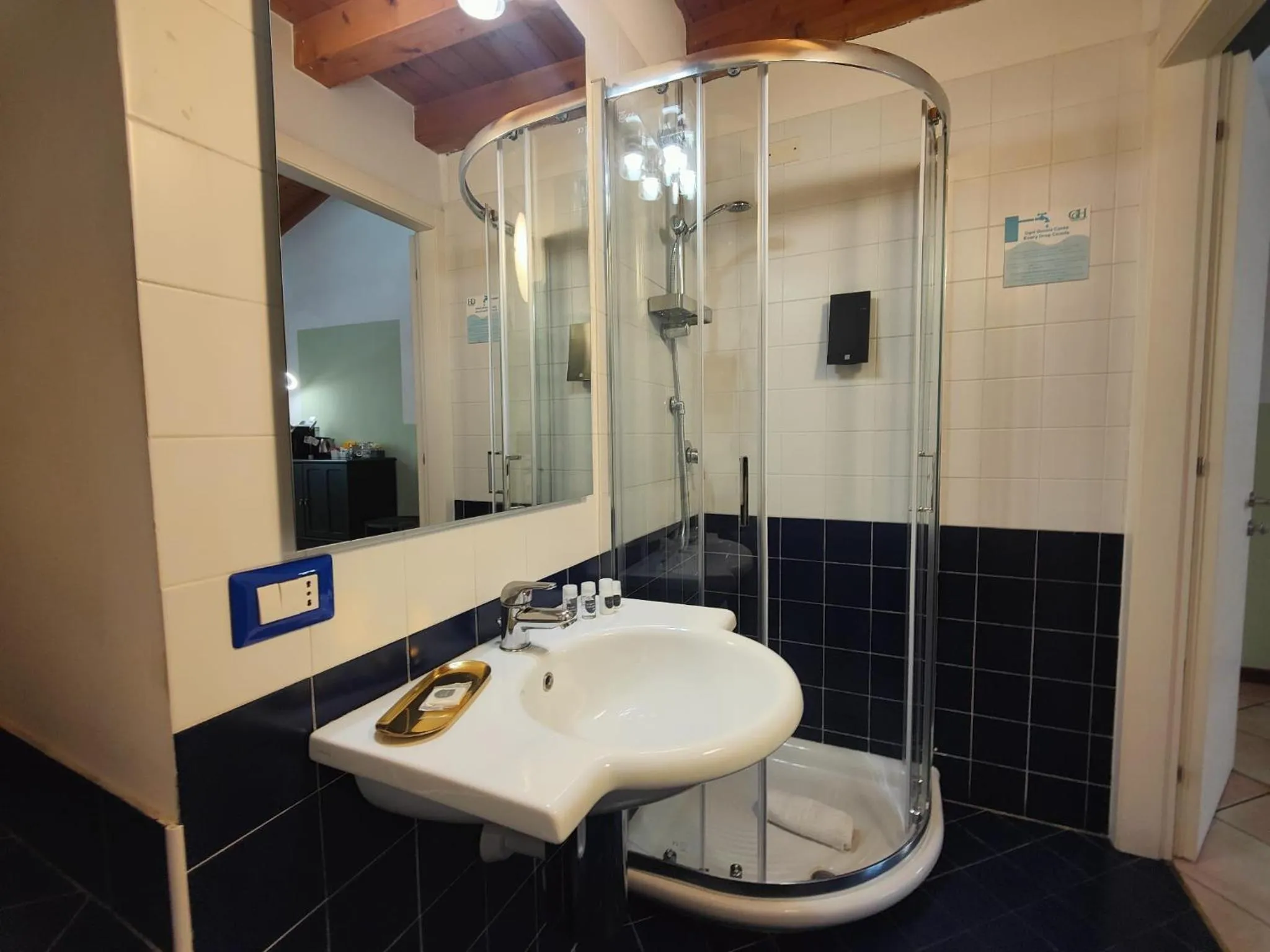 Bathroom in Giardino Giusti House & Court