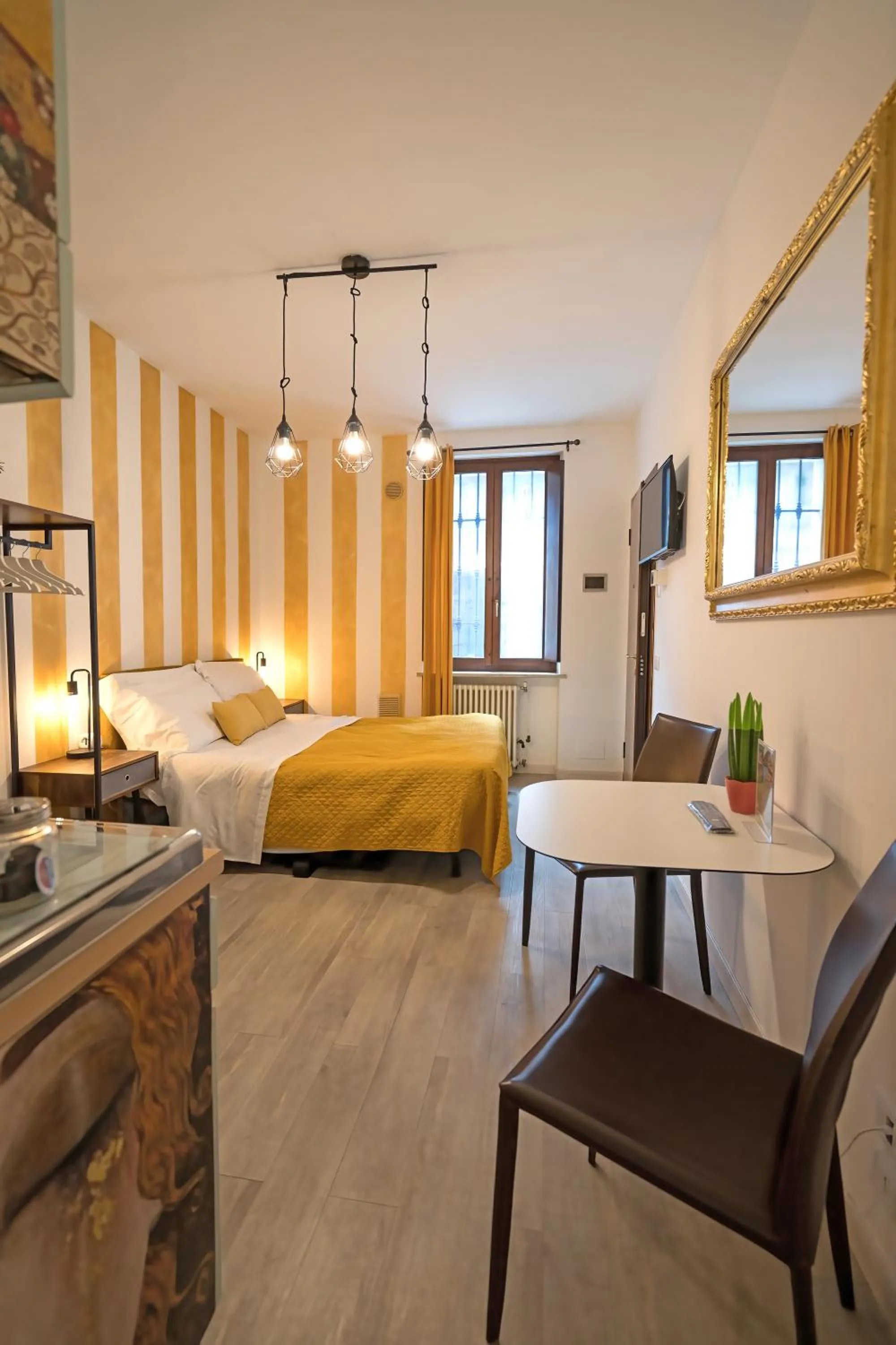 Photo of the whole room, Bed in Giardino Giusti House & Court