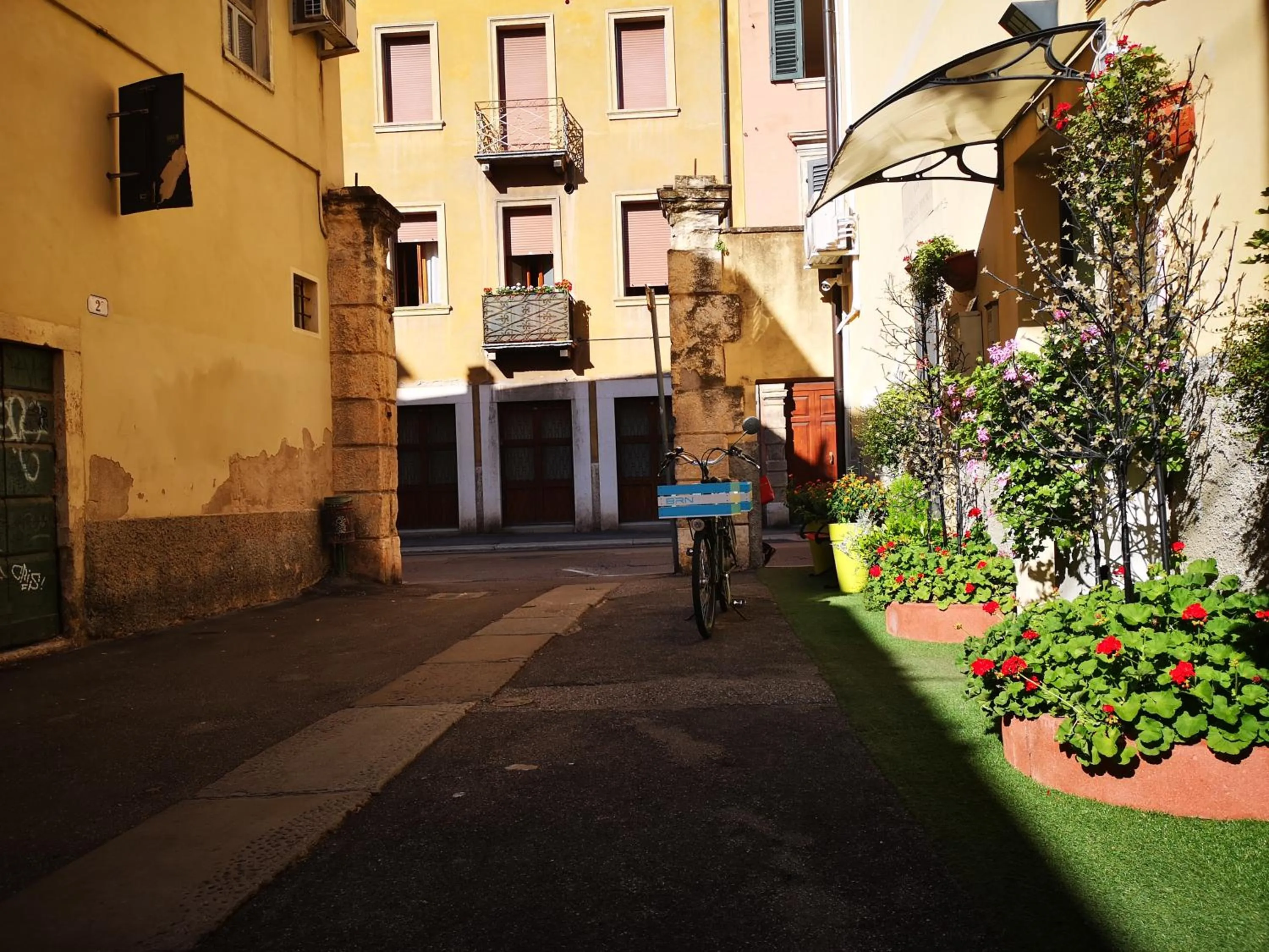 Facade/entrance in Giardino Giusti House & Court