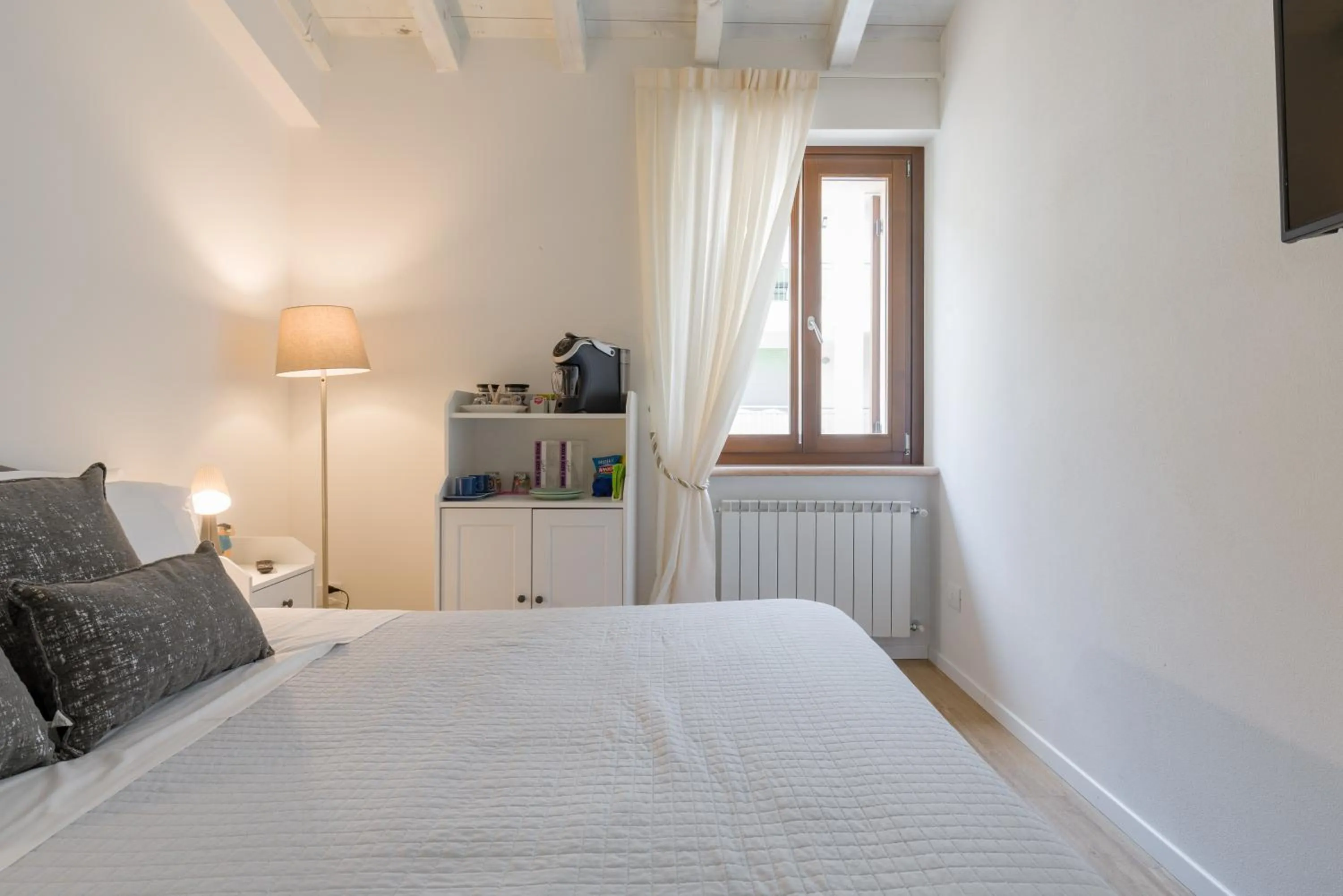 Photo of the whole room, Bed in Giardino Giusti House & Court