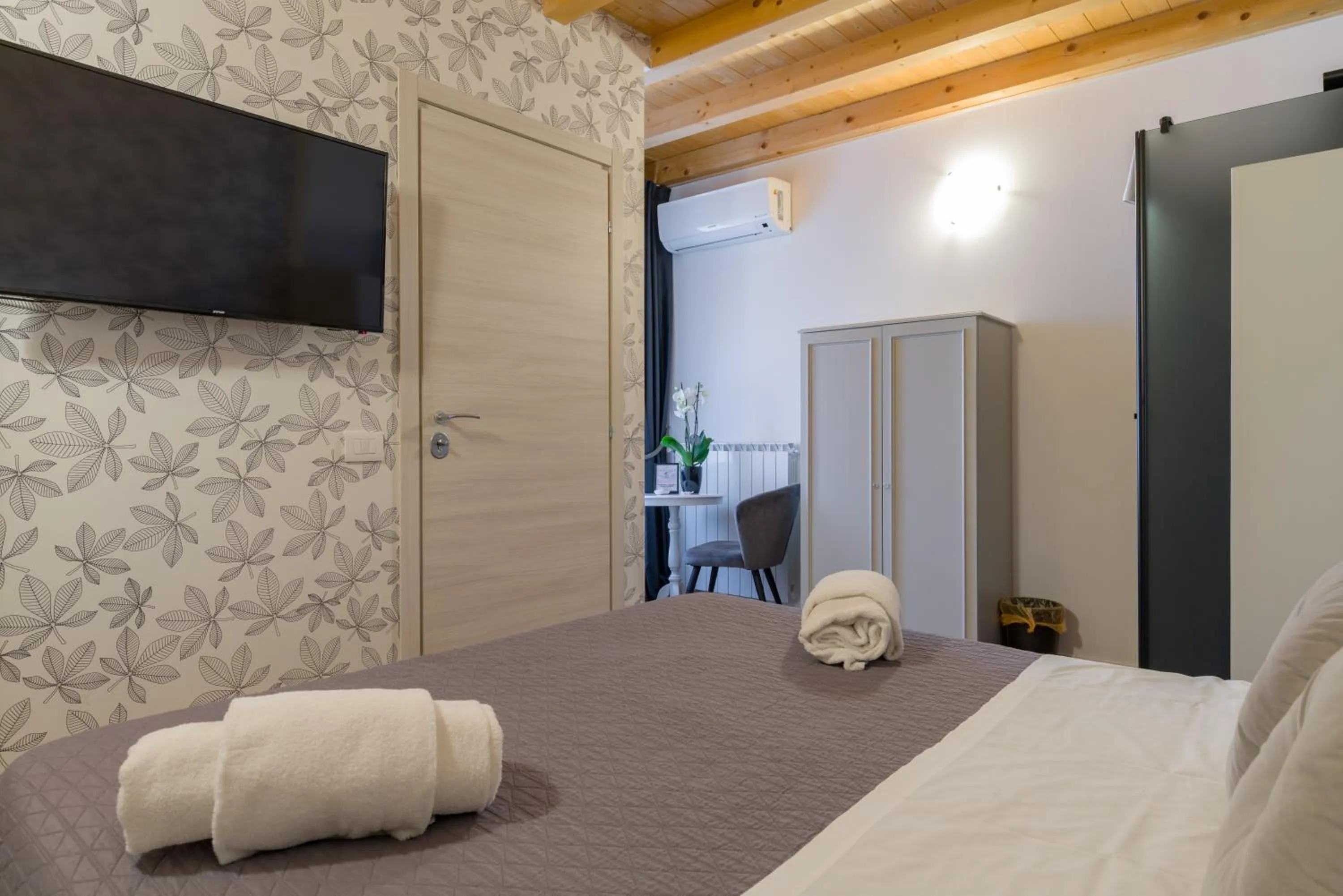 Photo of the whole room, Bed in Giardino Giusti House & Court