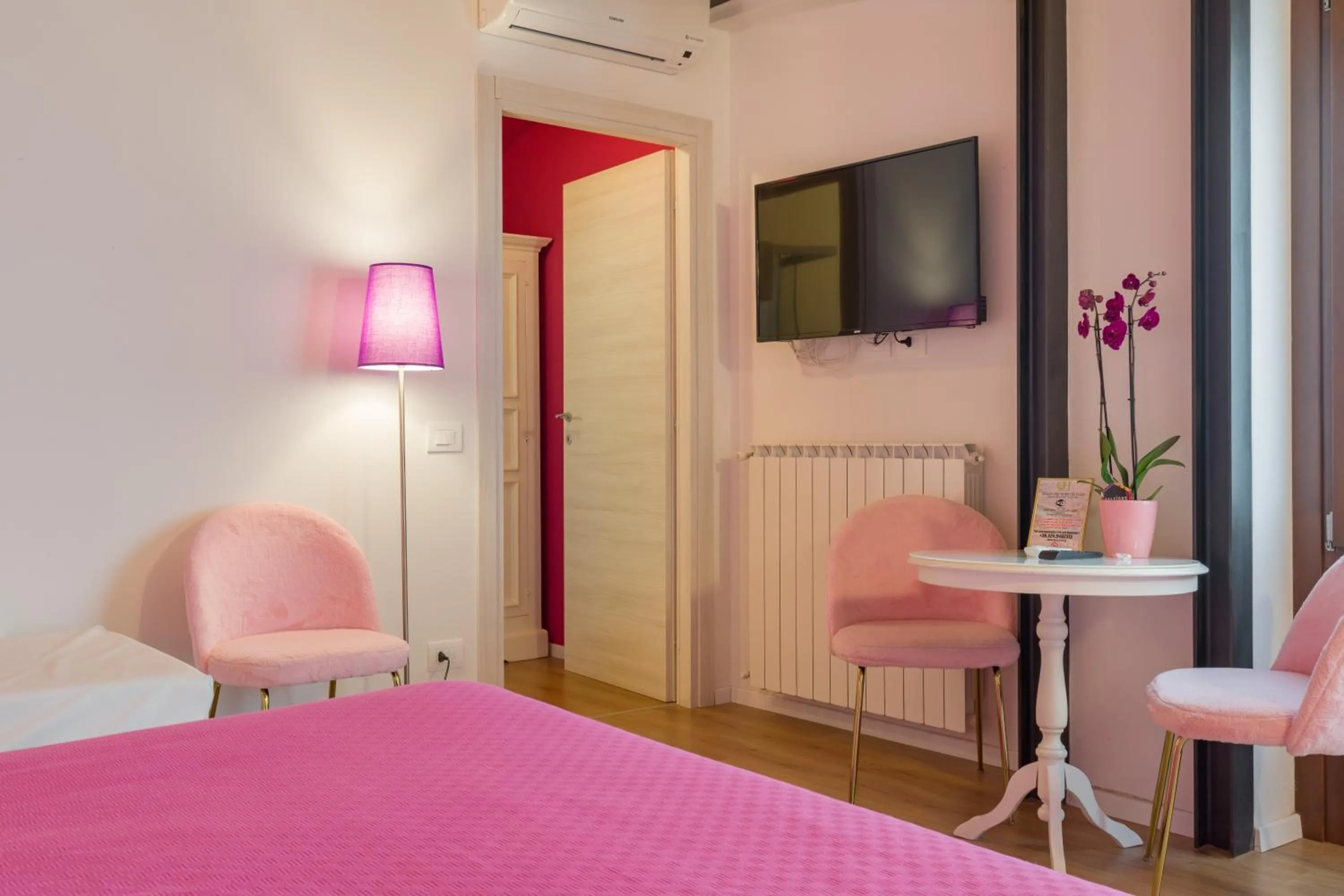 Photo of the whole room, Bed in Giardino Giusti House & Court