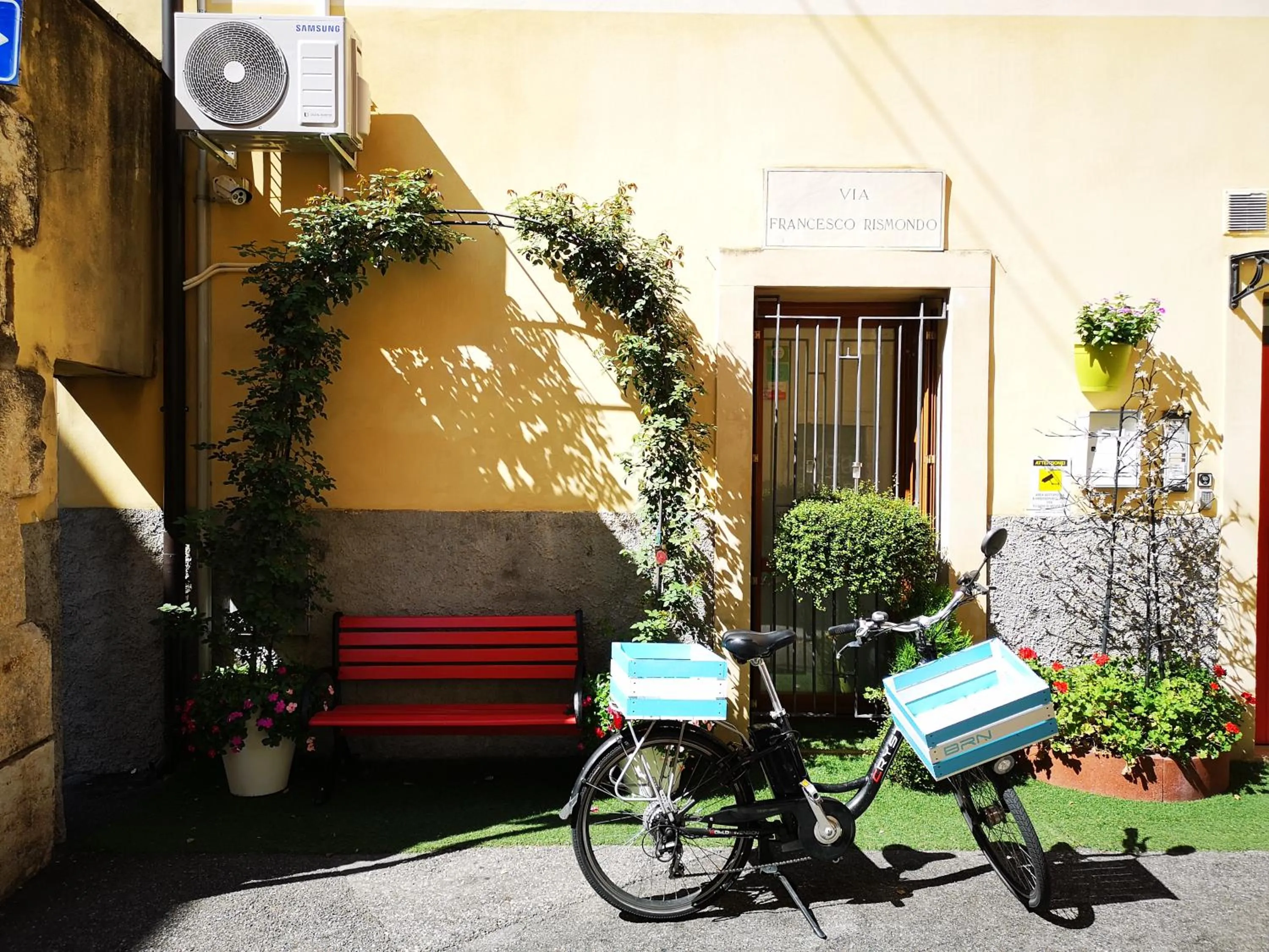 On site in Giardino Giusti House & Court