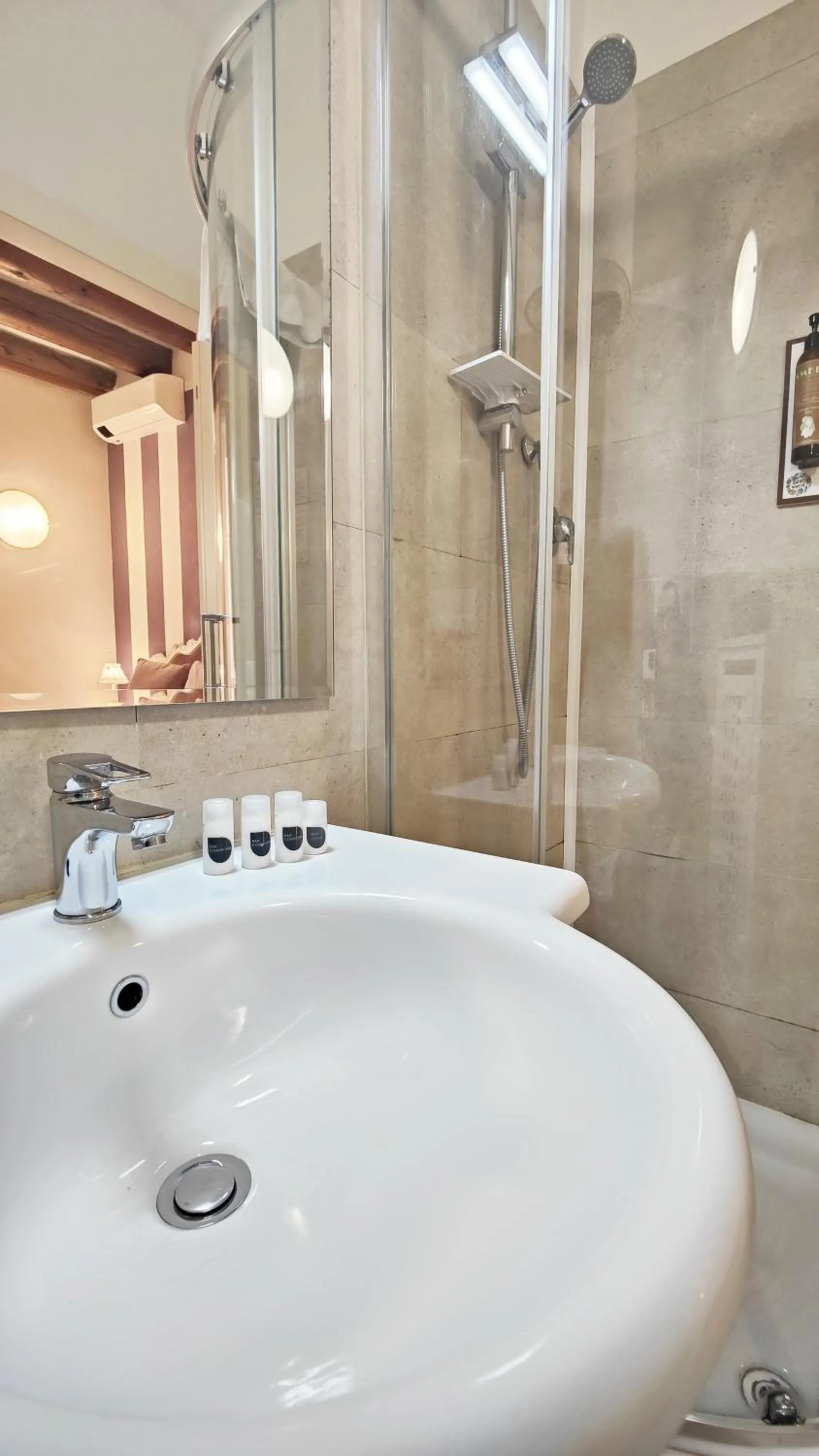 Bathroom in Giardino Giusti House & Court