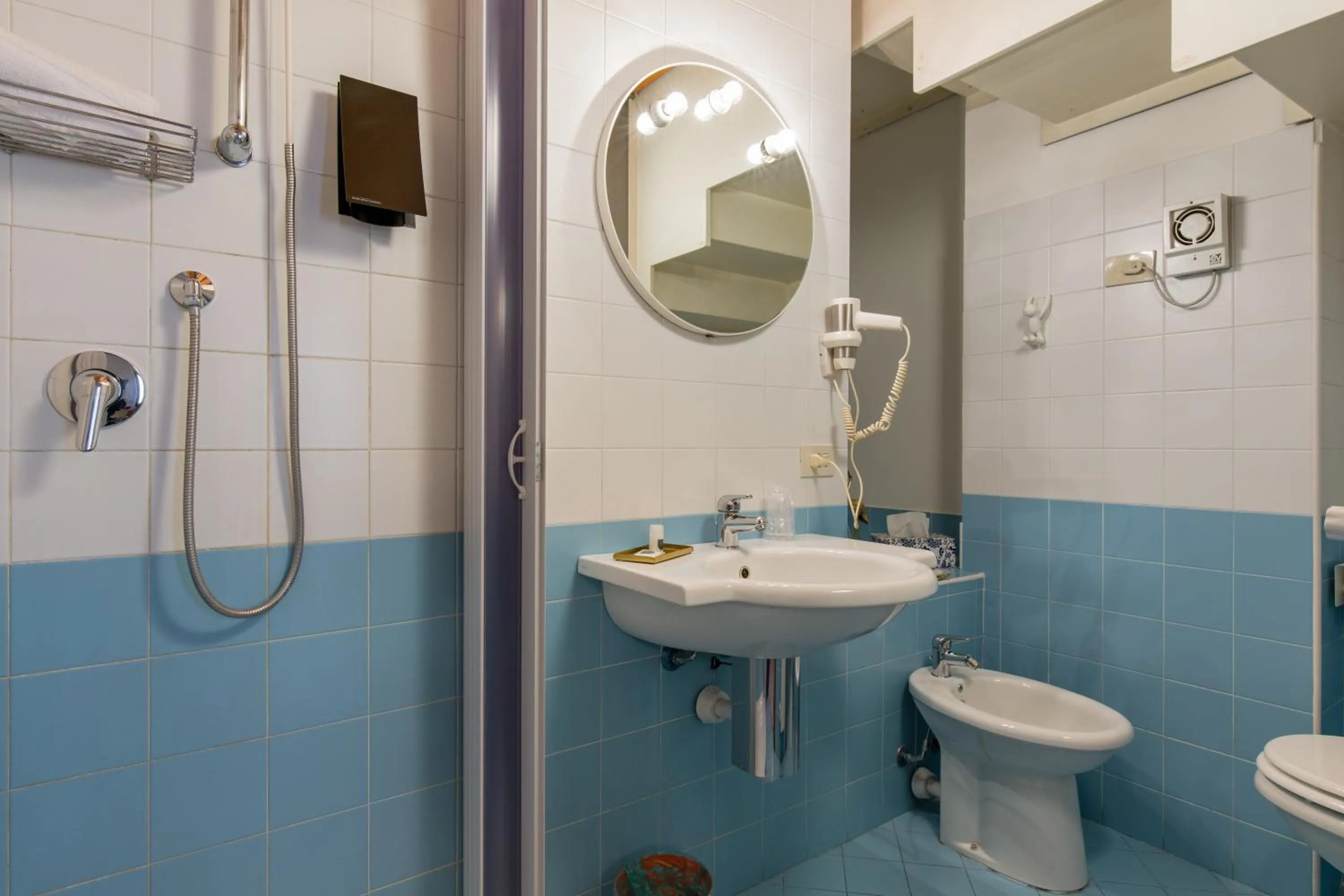 Shower in Giardino Giusti House & Court