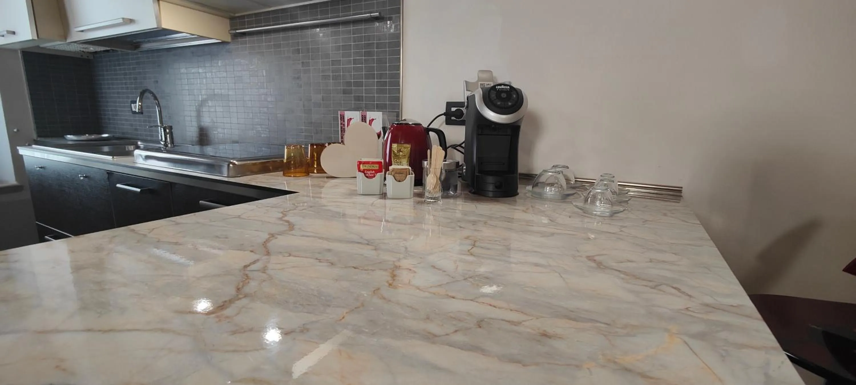 Coffee/tea facilities in Giardino Giusti House & Court