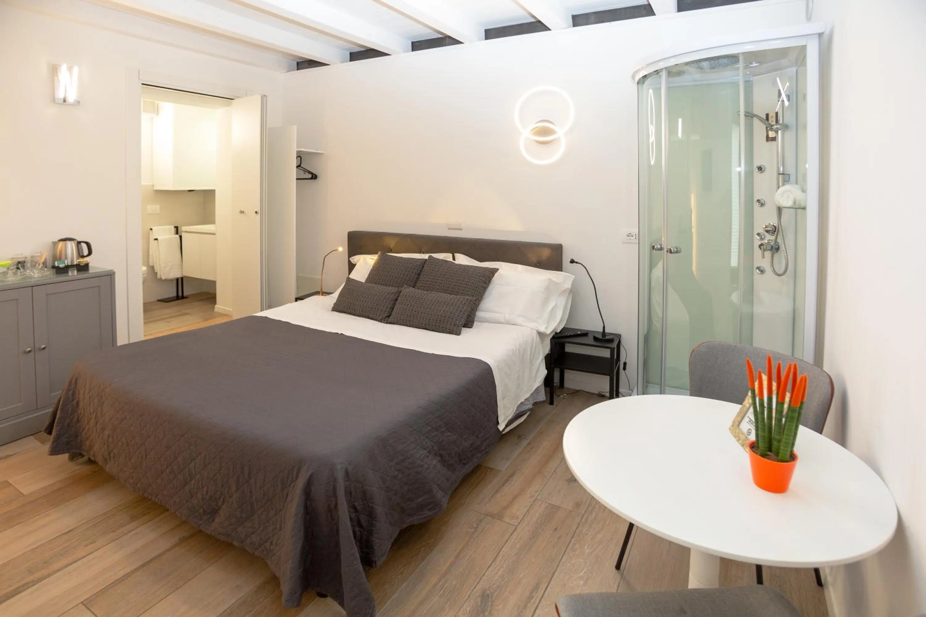 Photo of the whole room, Bed in Giardino Giusti House & Court