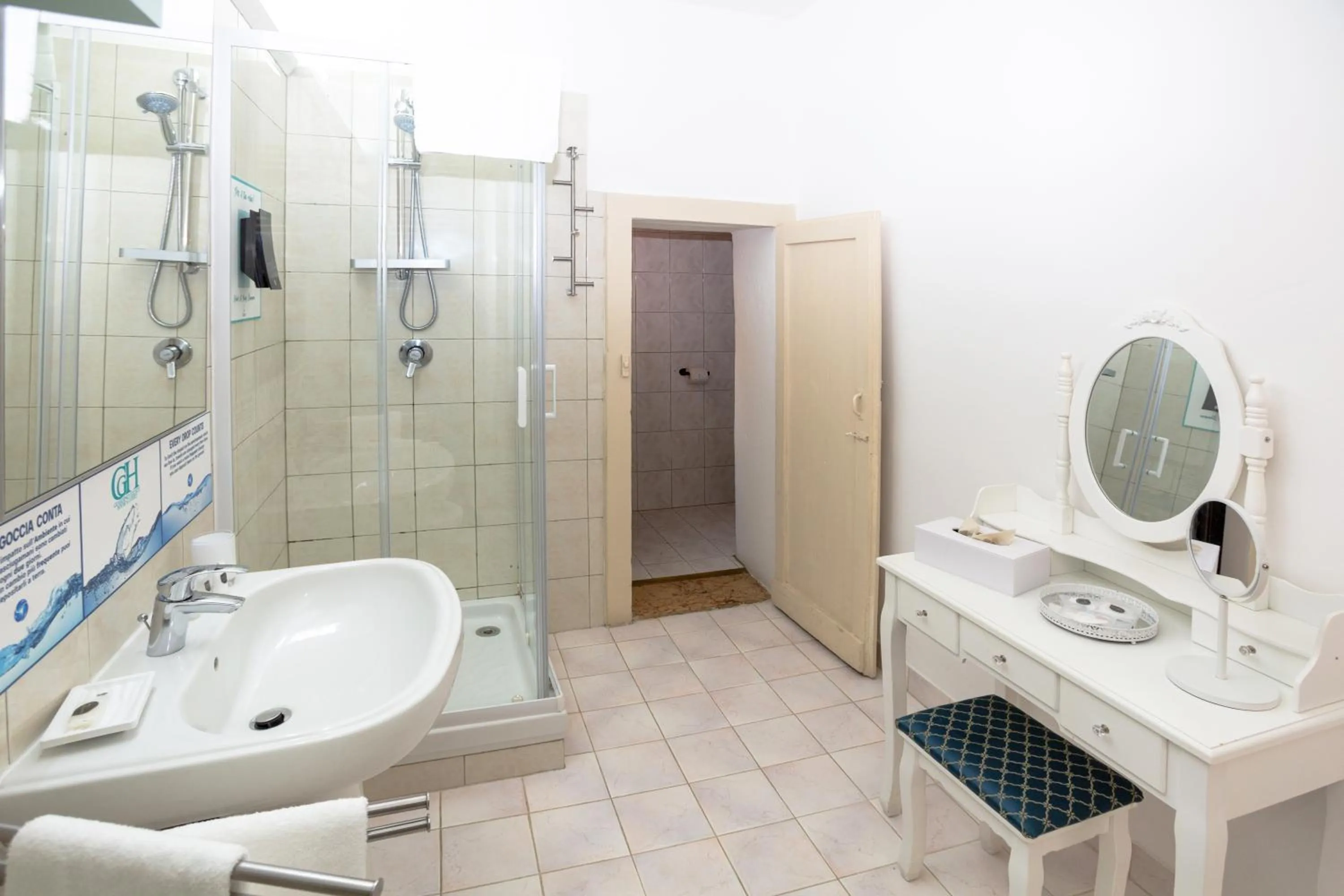 Bathroom in Giardino Giusti House & Court