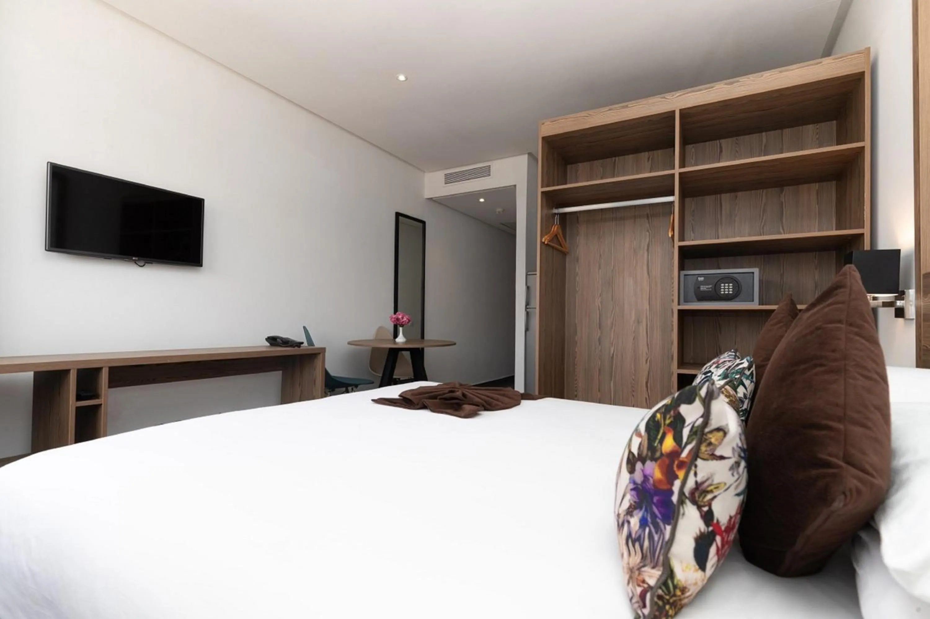 Bedroom, Bed in Wazo Appart-Hôtel