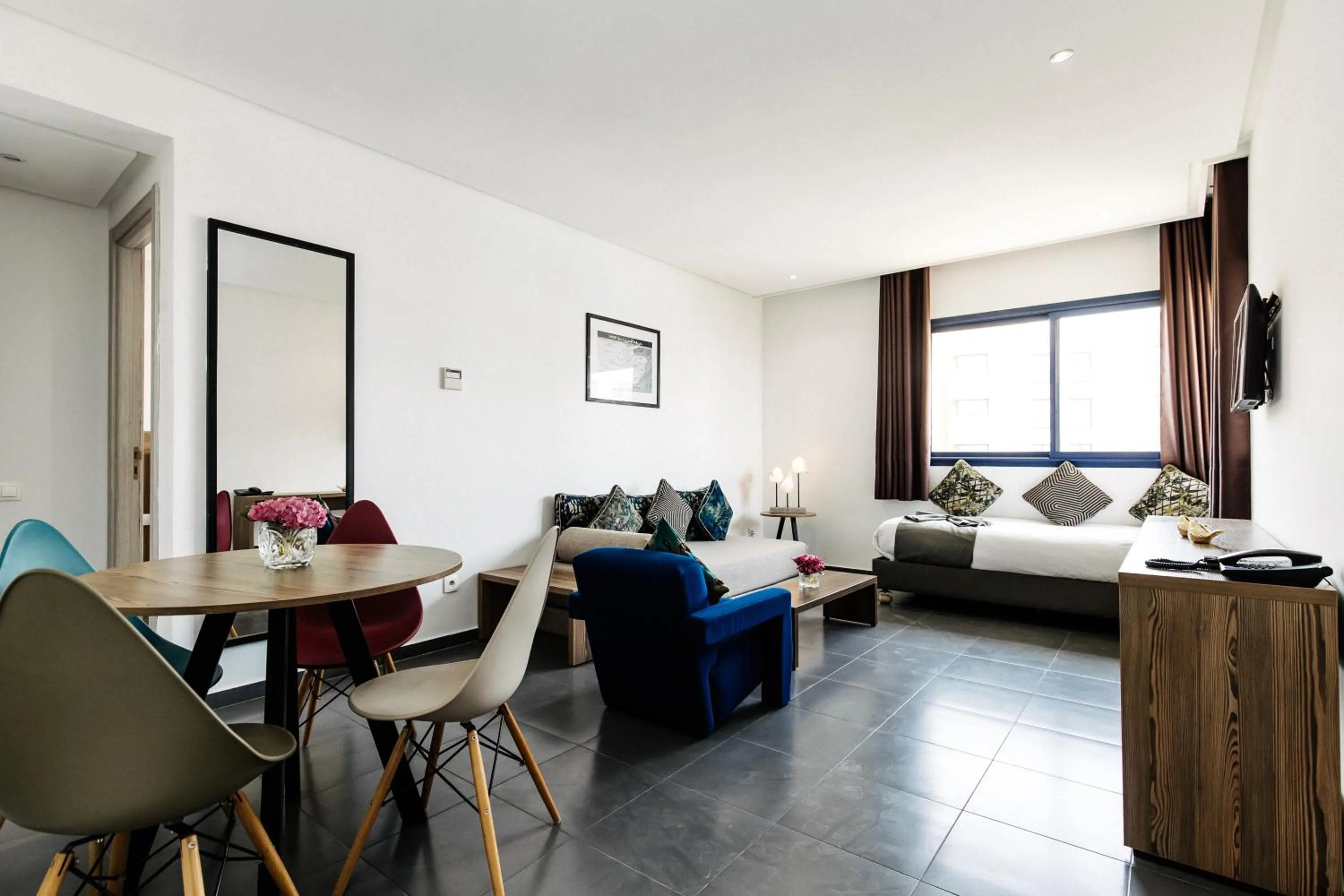 Living room, Bed in Wazo Appart-Hôtel