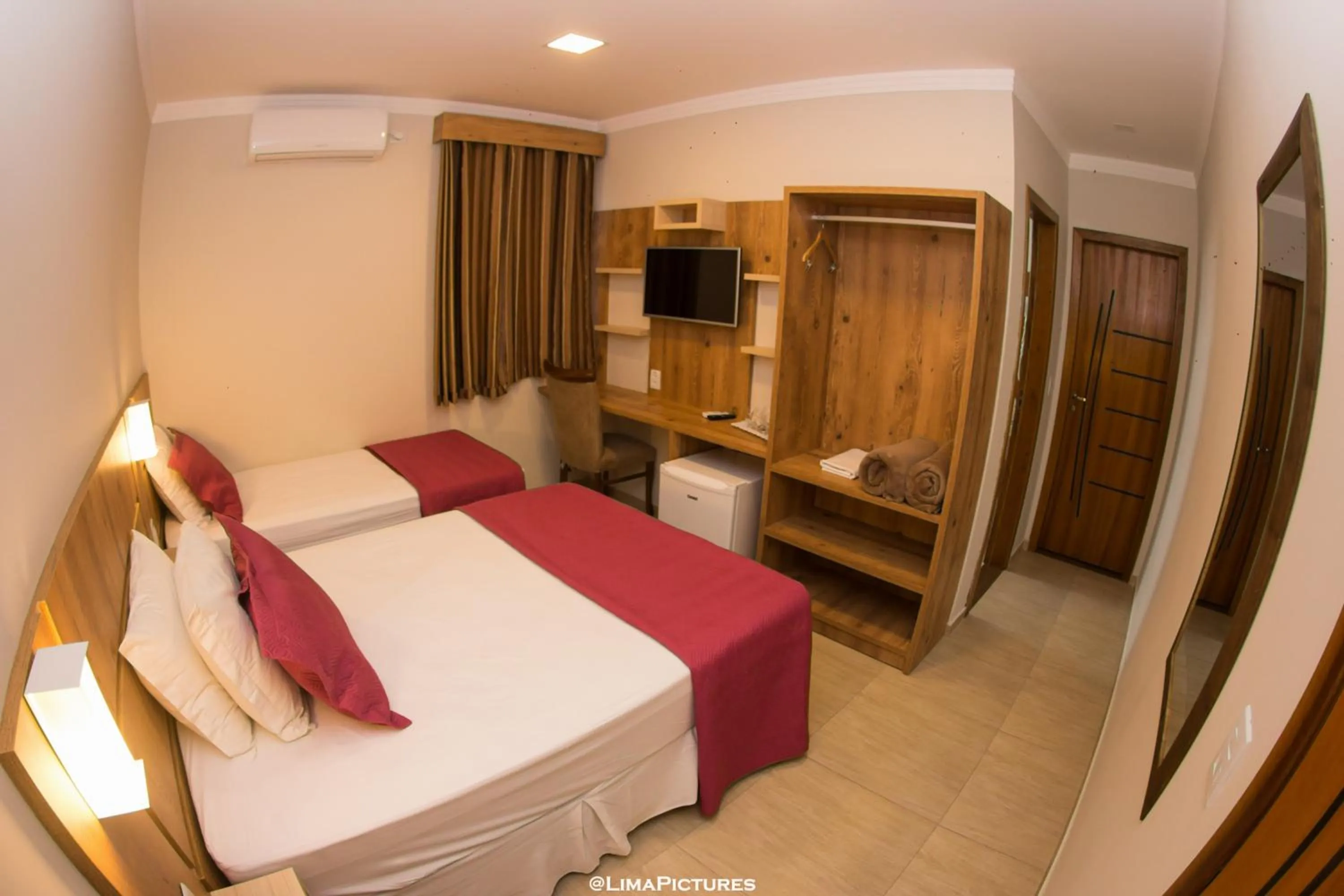 Photo of the whole room, Bed in Pousada Villarejo Armação