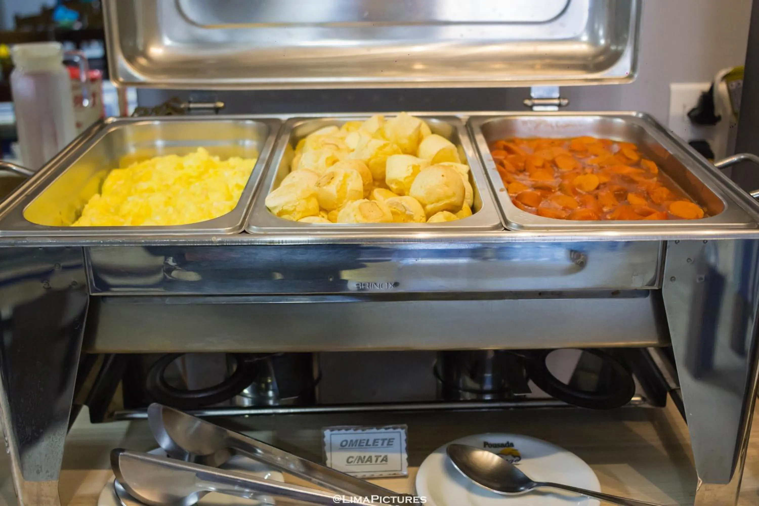 Buffet breakfast in Pousada Villarejo Armação