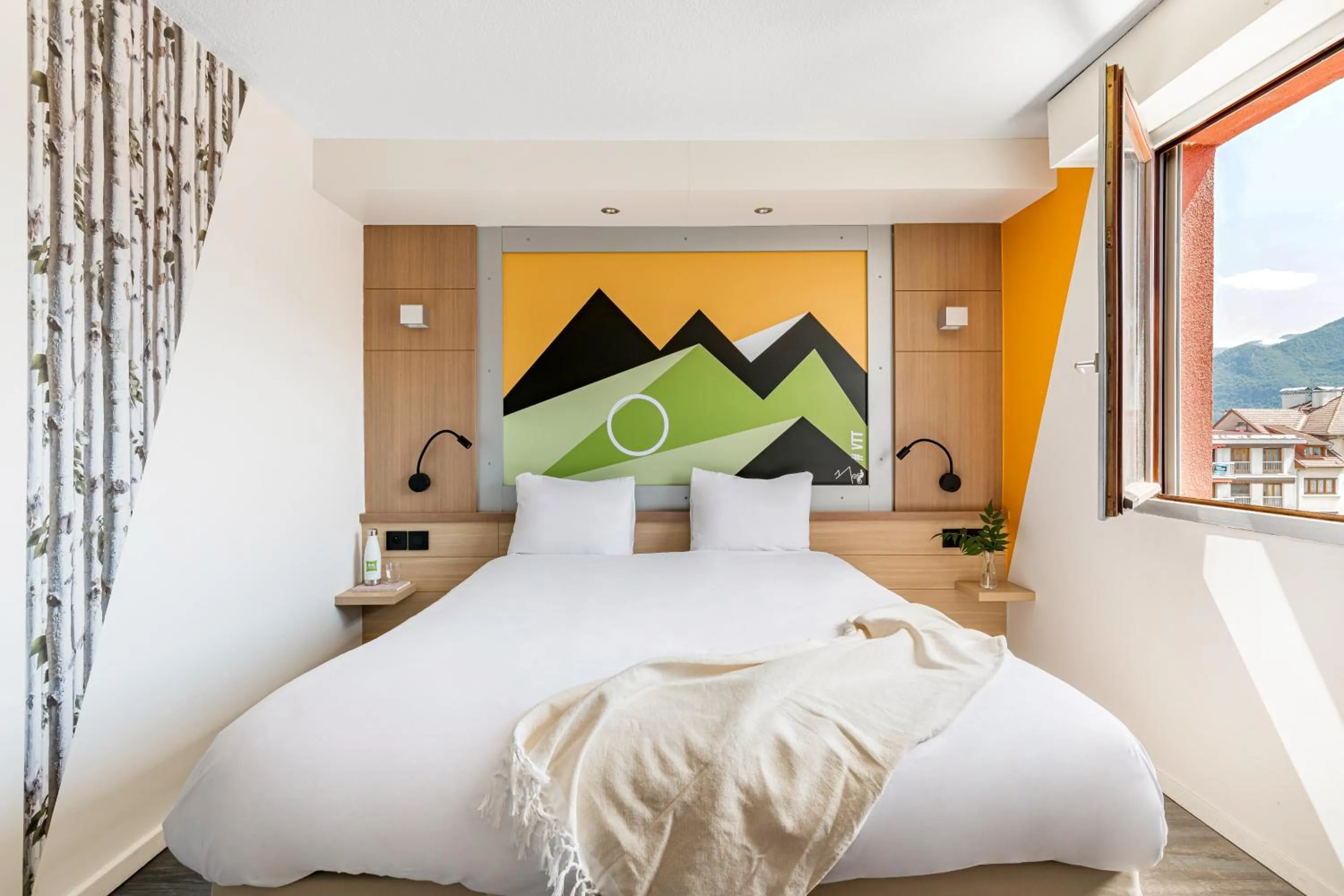 Bedroom, Bed in ibis Styles Annecy Centre Gare