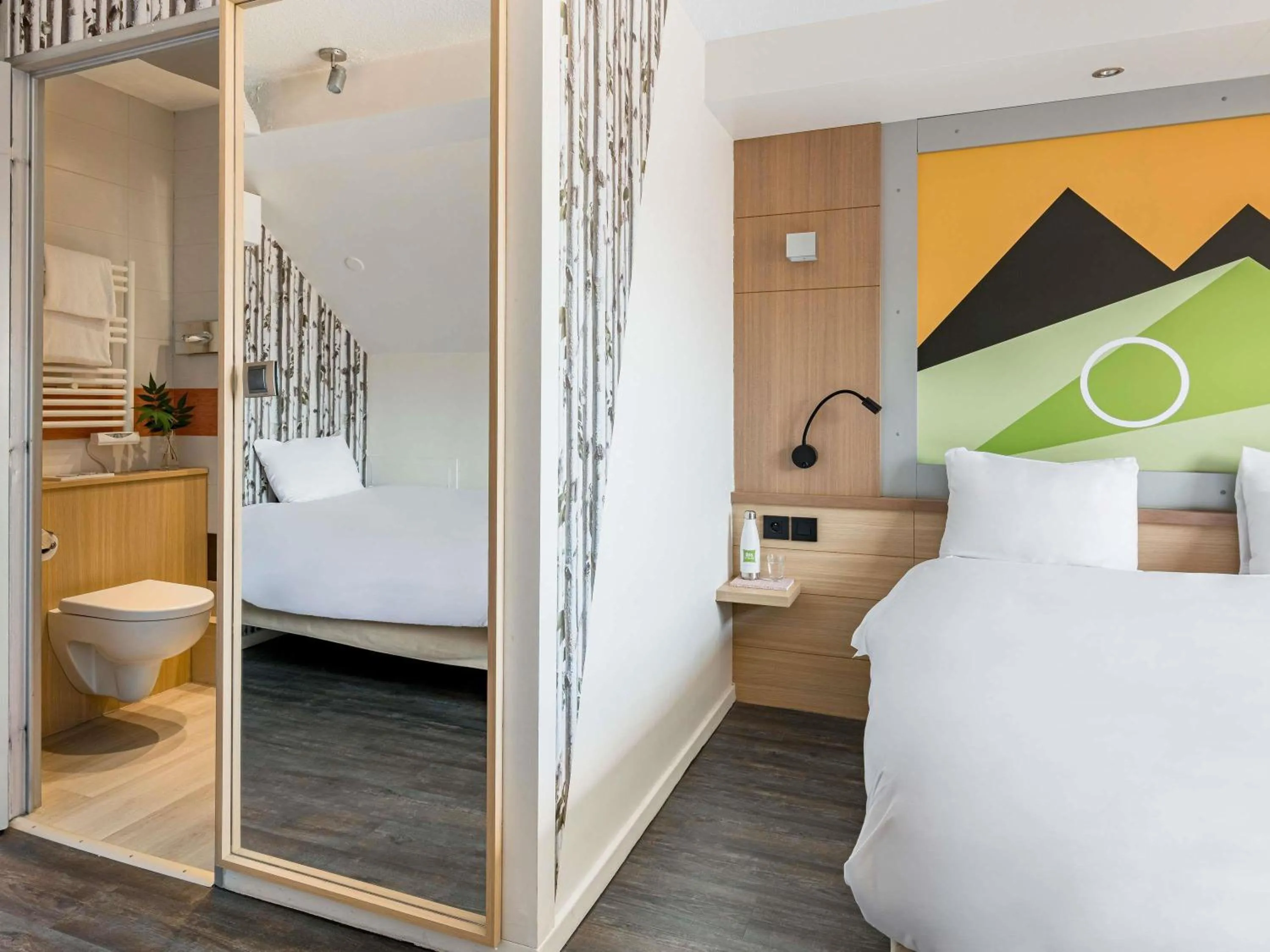 Bedroom, Bed in ibis Styles Annecy Centre Gare