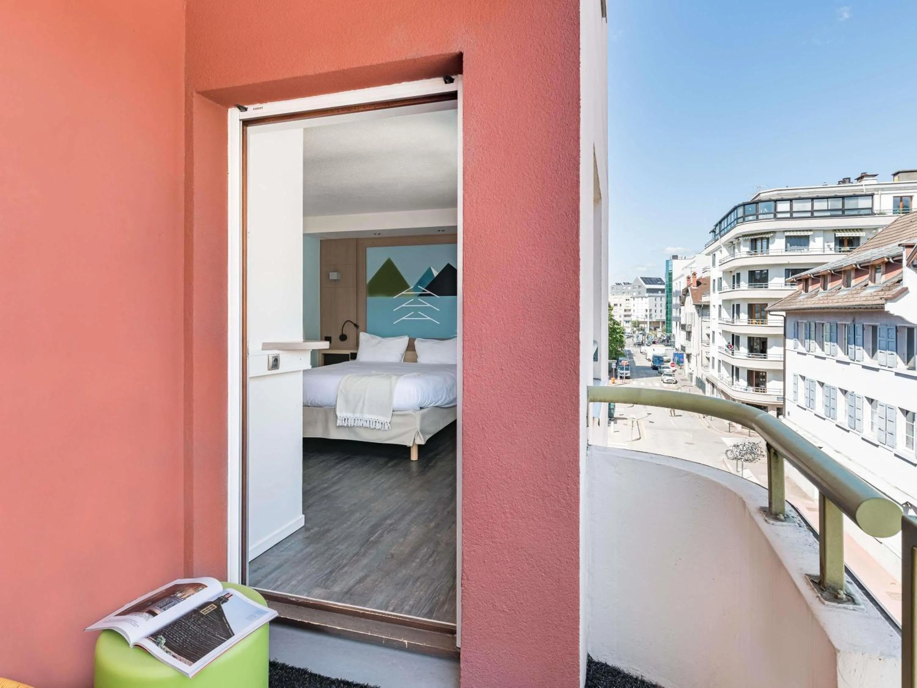 Property building, Bed in ibis Styles Annecy Centre Gare