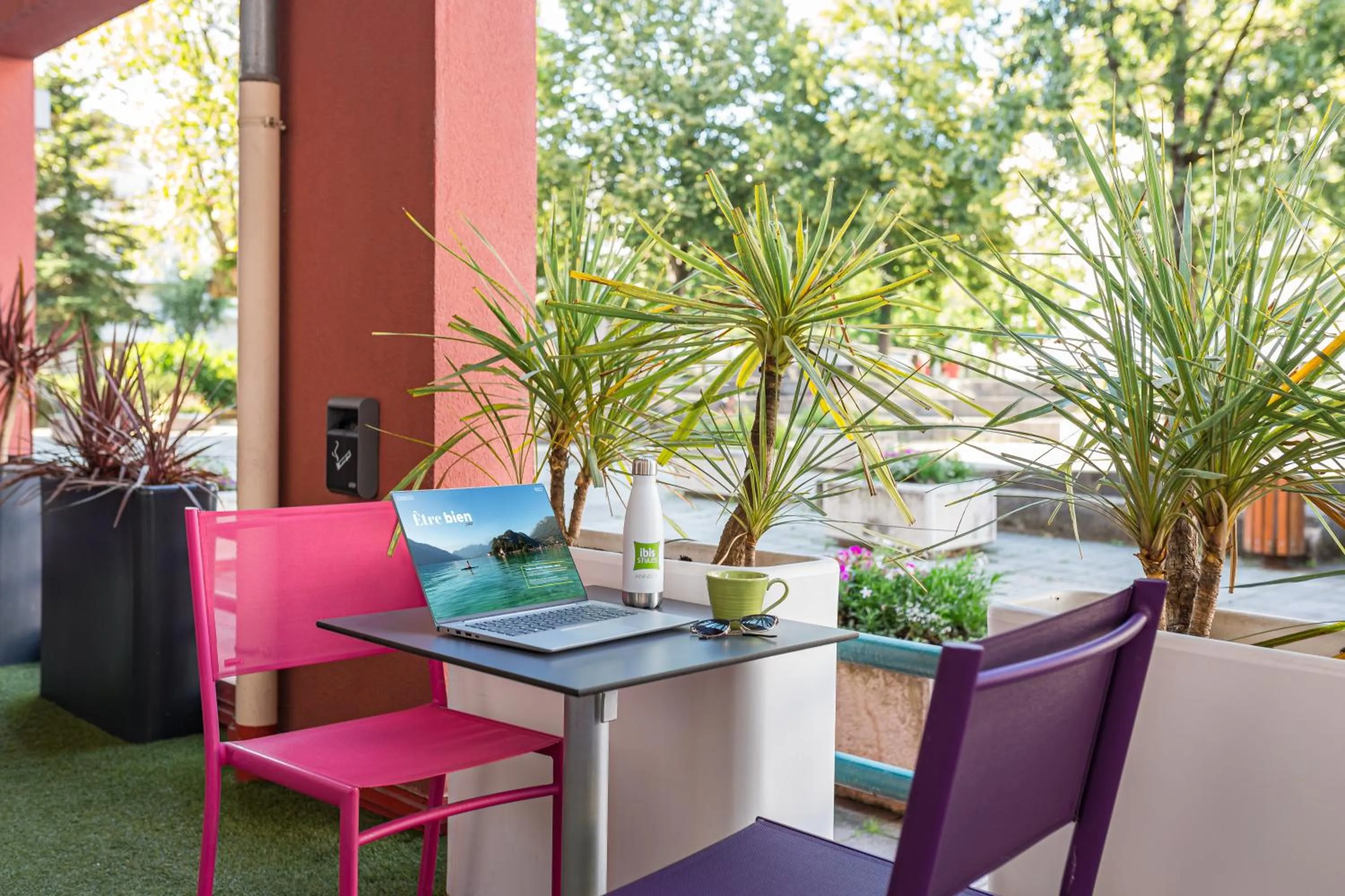 Patio in ibis Styles Annecy Centre Gare