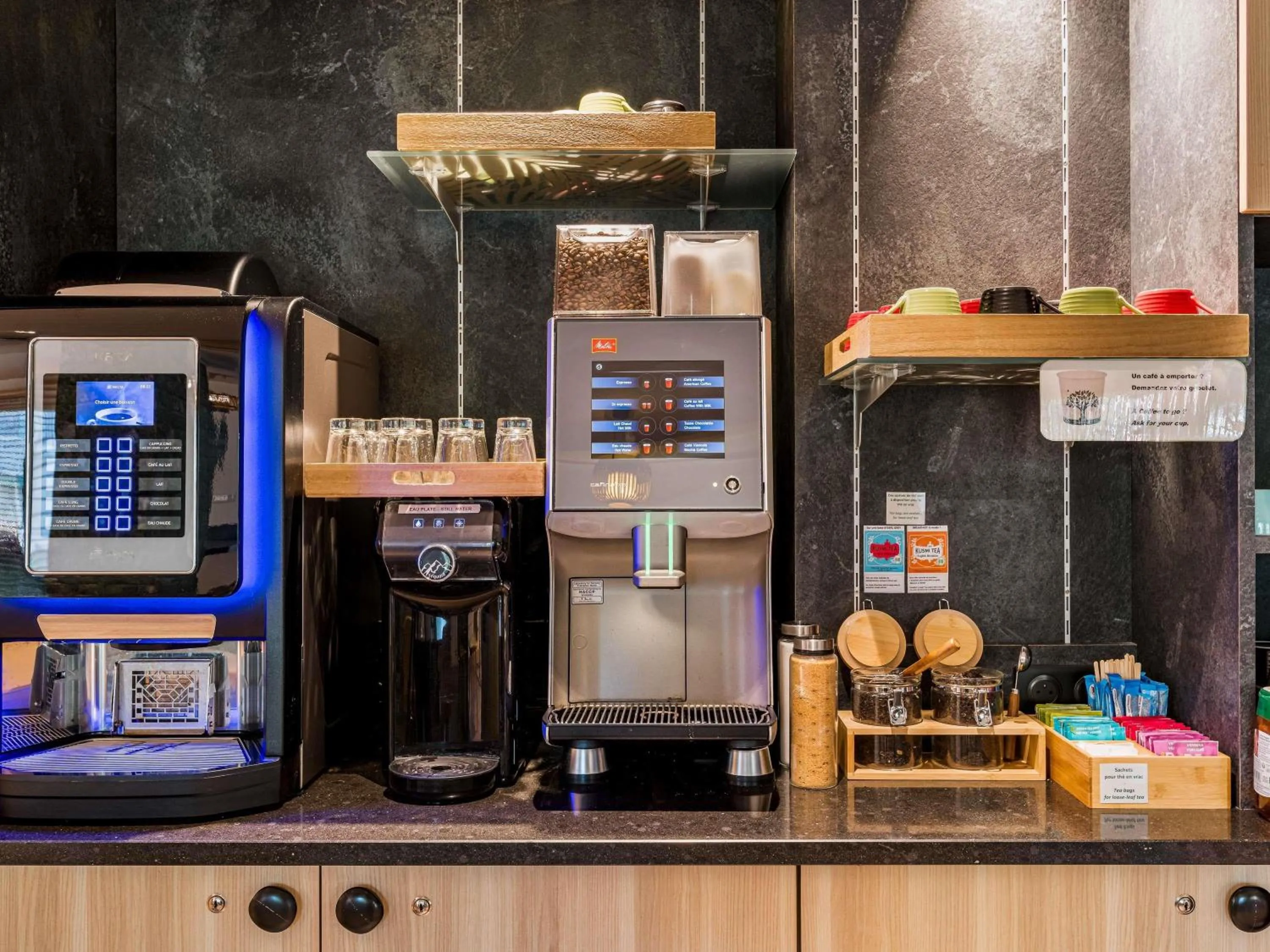 Lounge or bar in ibis Styles Annecy Centre Gare