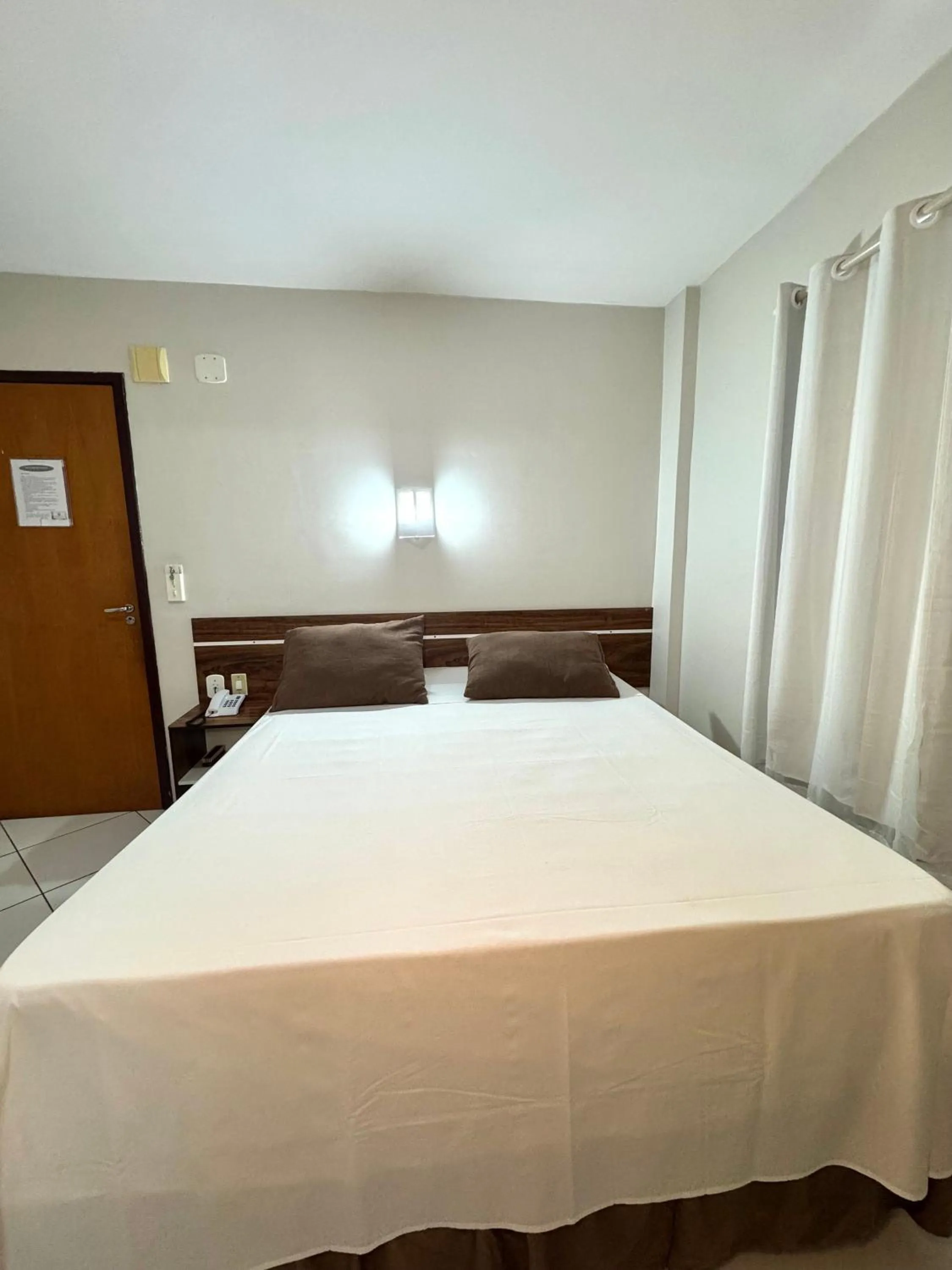 Bed in Schalom Hotel