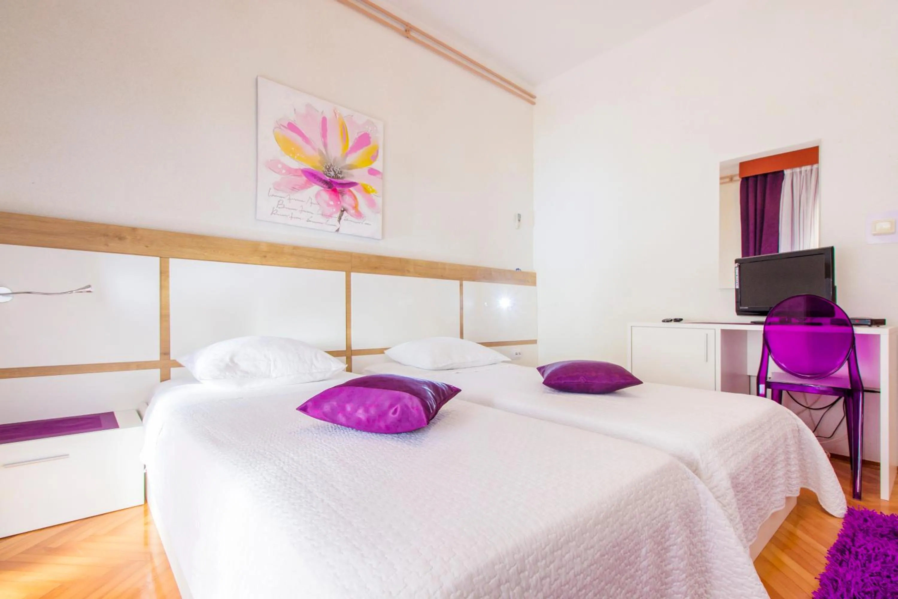 Superior Twin Room with Balcony - single occupancy in Pansion Zlatna ribica