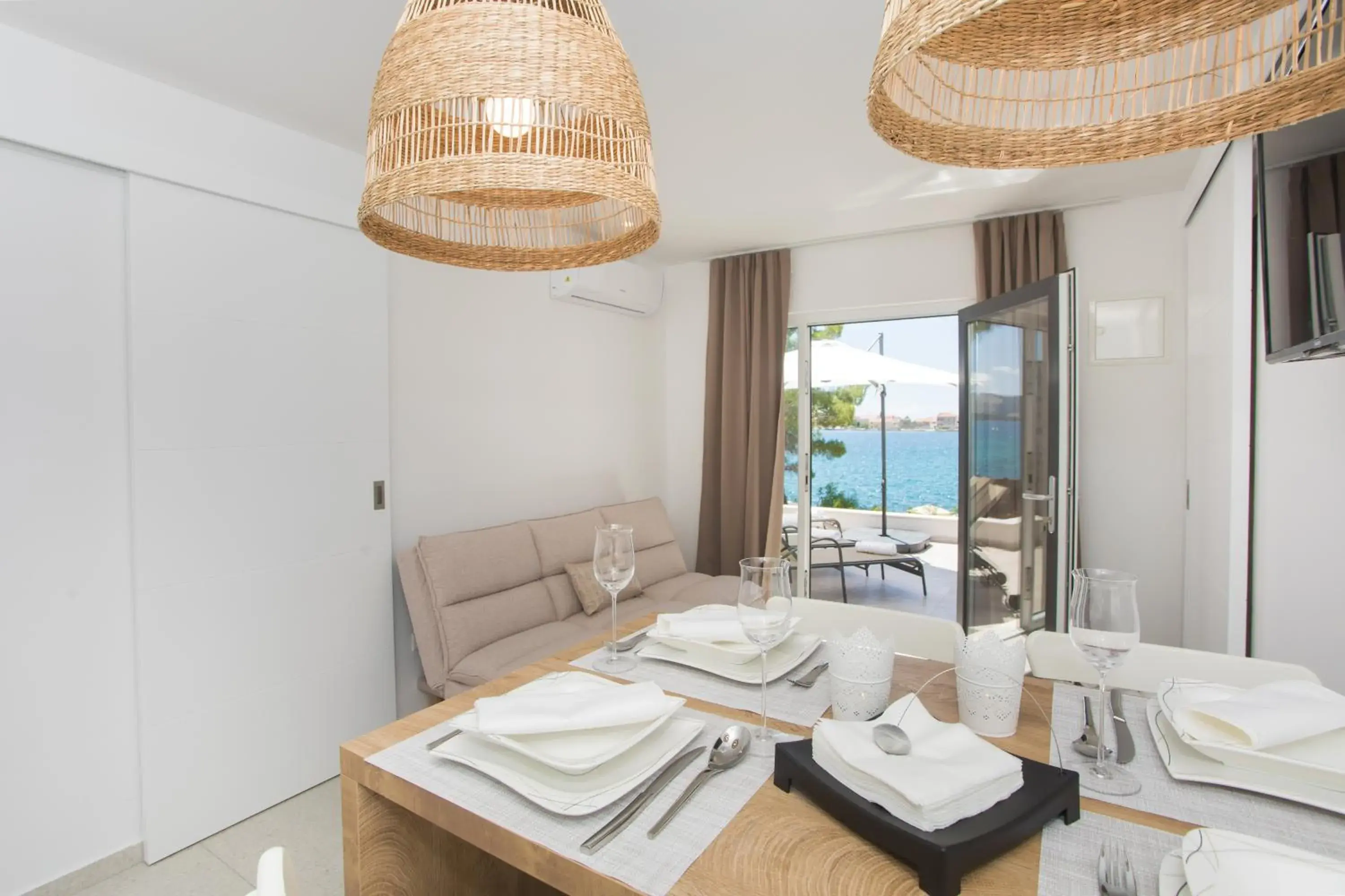 Two-Bedroom House with Terrace and Sea View in Pansion Zlatna ribica Two-Bedroom House with Terrace and Sea View in Pansion Zlatna ribica