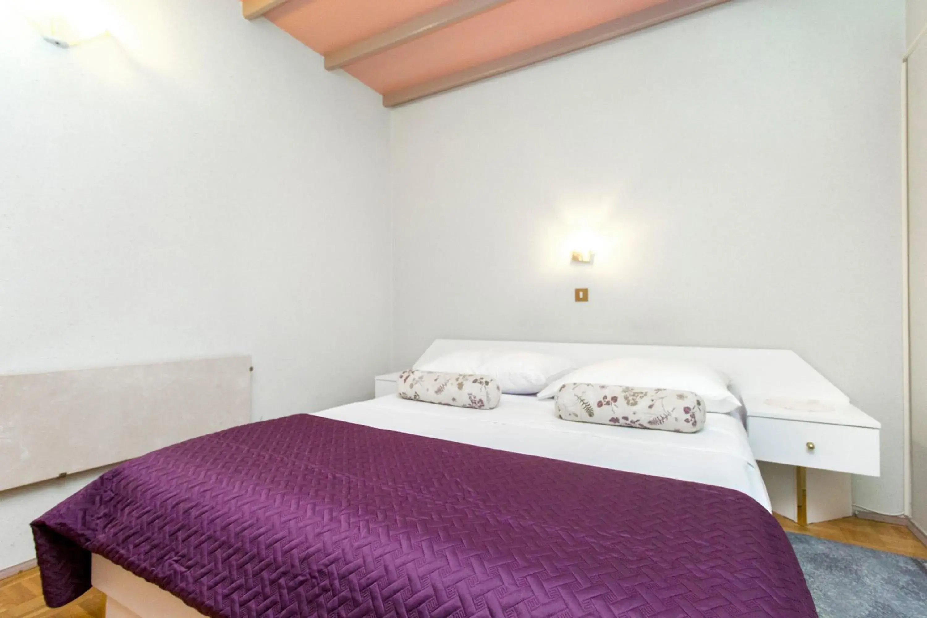 Business Single Room with Balcony in Pansion Zlatna ribica Business Single Room with Balcony in Pansion Zlatna ribica