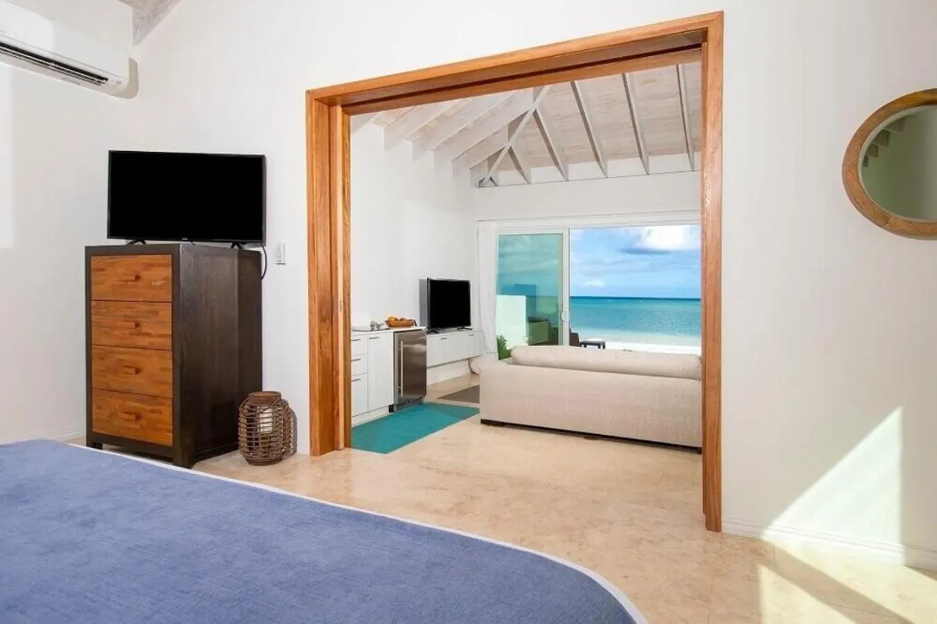 Kitchen or kitchenette, Bed in Sailrock South Caicos, Small Luxury Hotels of the World