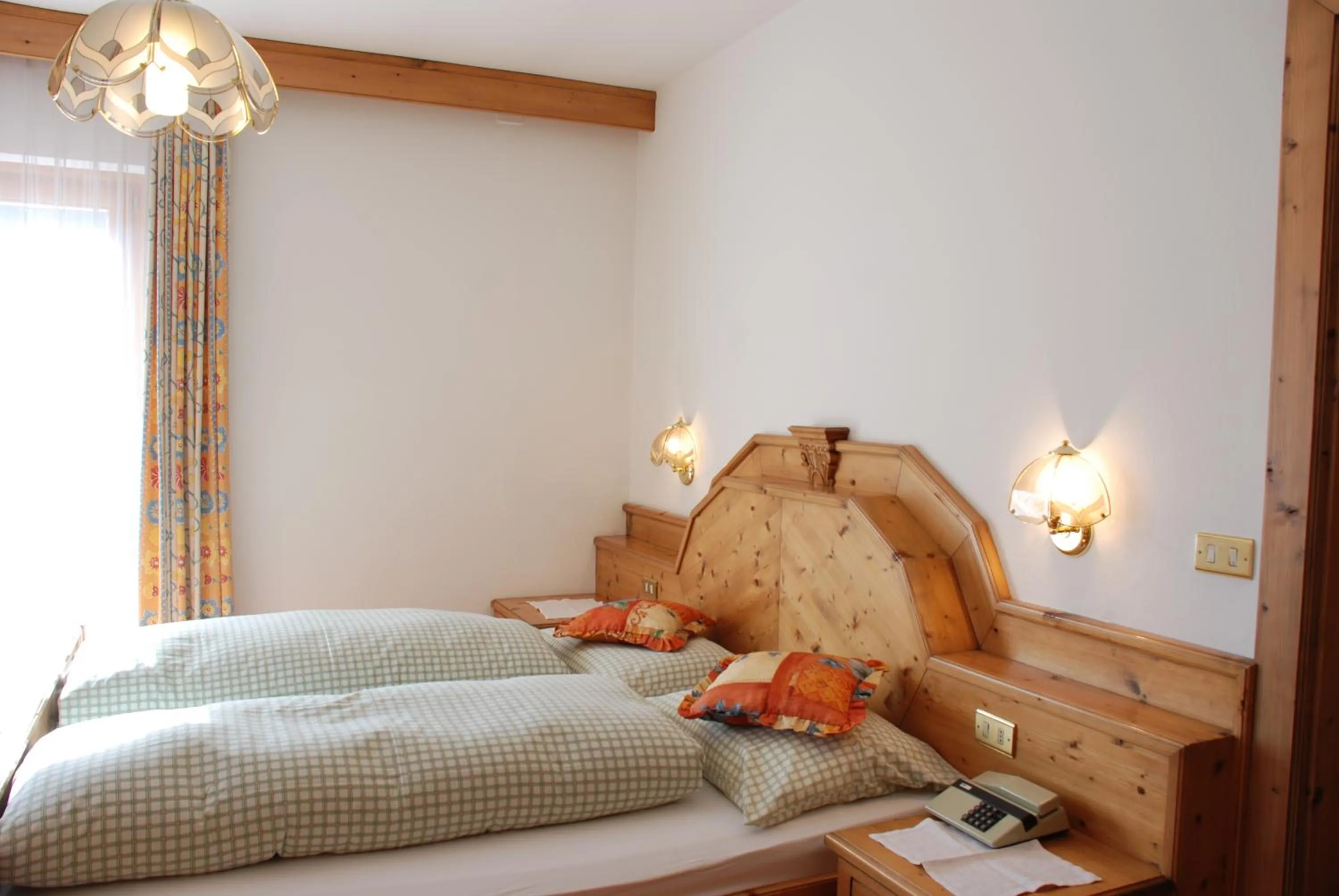 Photo of the whole room, Bed in Garni Cristallo