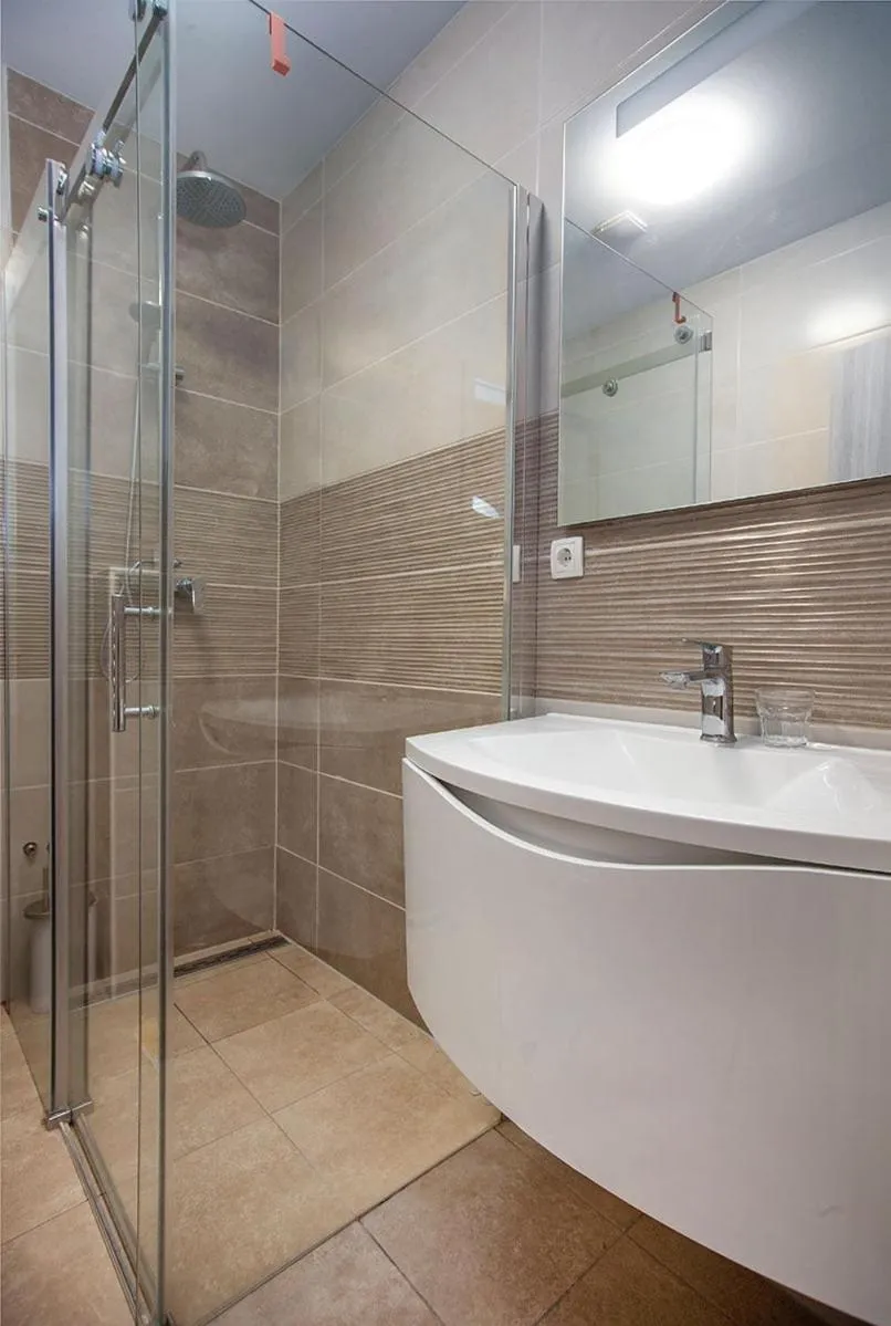 One-Bedroom Apartment - single occupancy in Rooms & Apartments Banjac