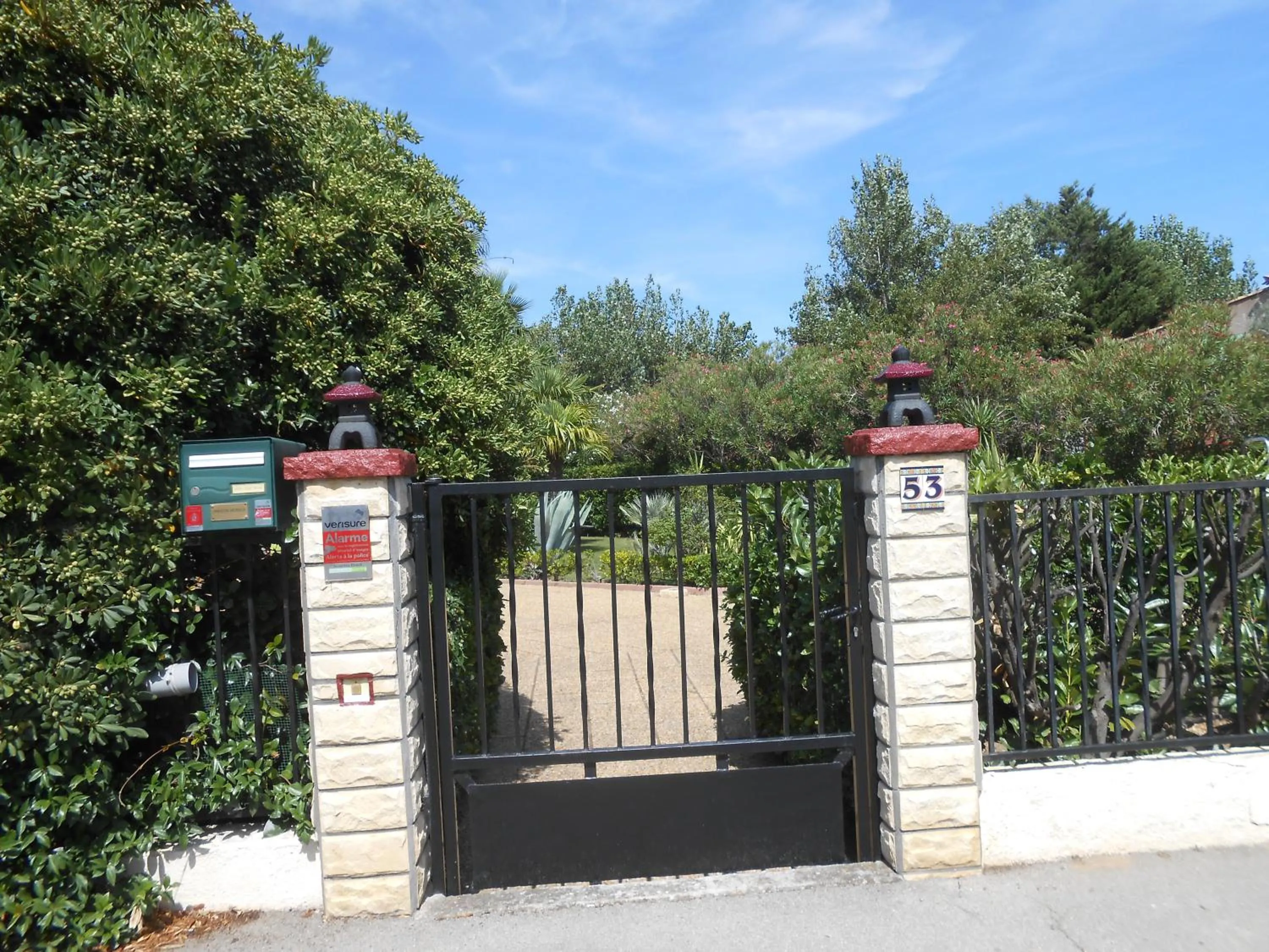 Property building in Maison Monica Exeptionnel-Jardin paysage ZEN