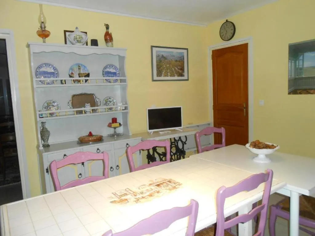 Property building in Maison Monica Exeptionnel-Jardin paysage ZEN