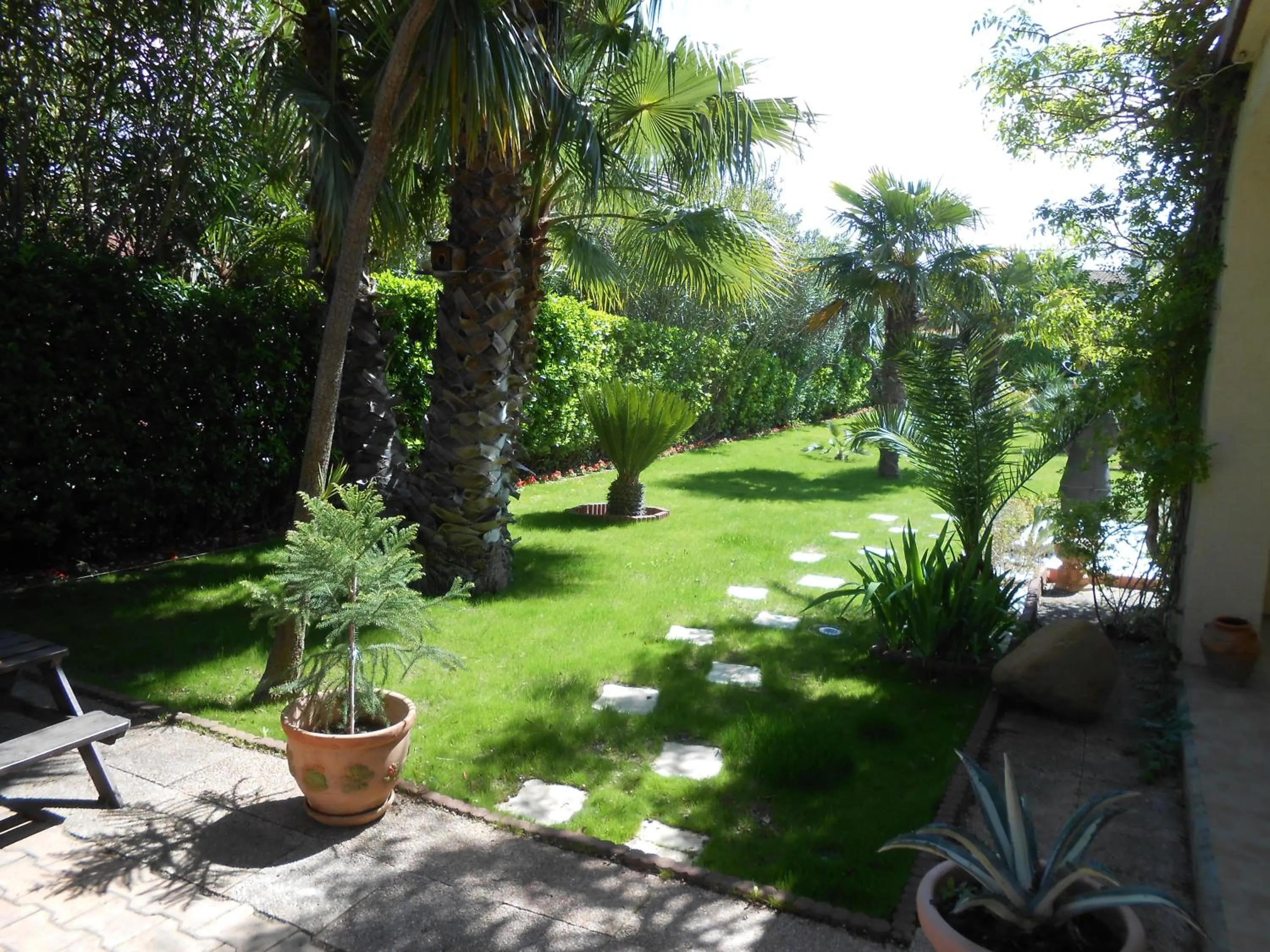 Property building in Maison Monica Exeptionnel-Jardin paysage ZEN