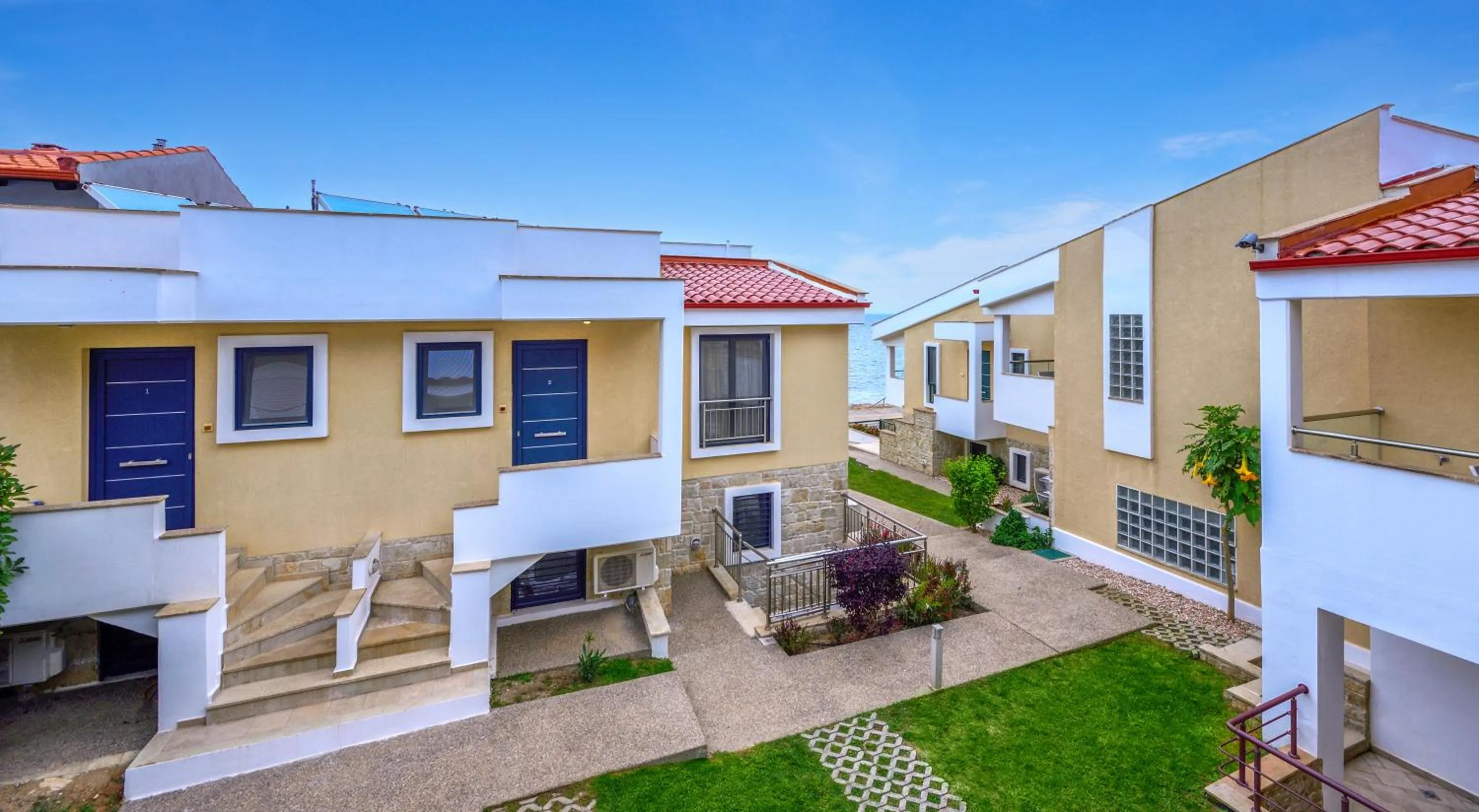 Day in Elpiniki Luxury Apartments