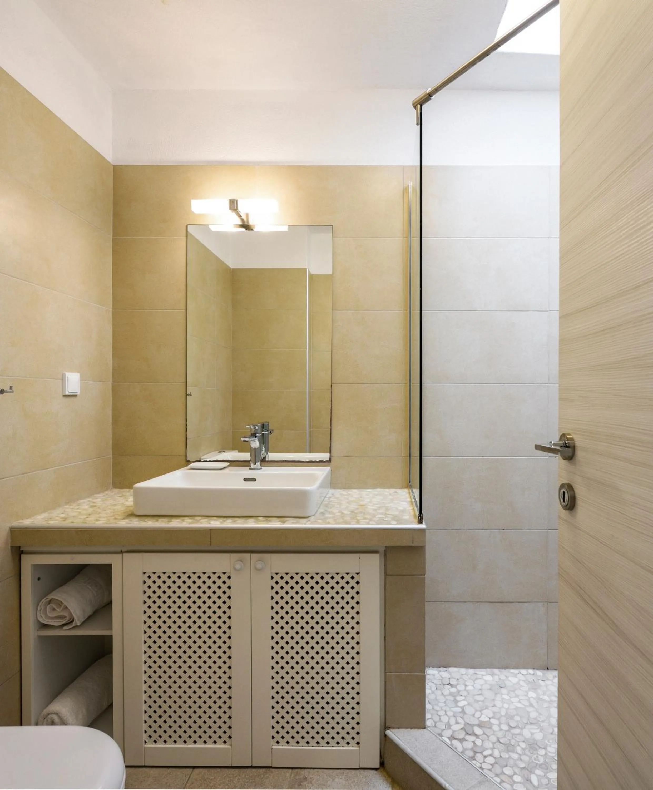 Shower in Elpiniki Luxury Apartments