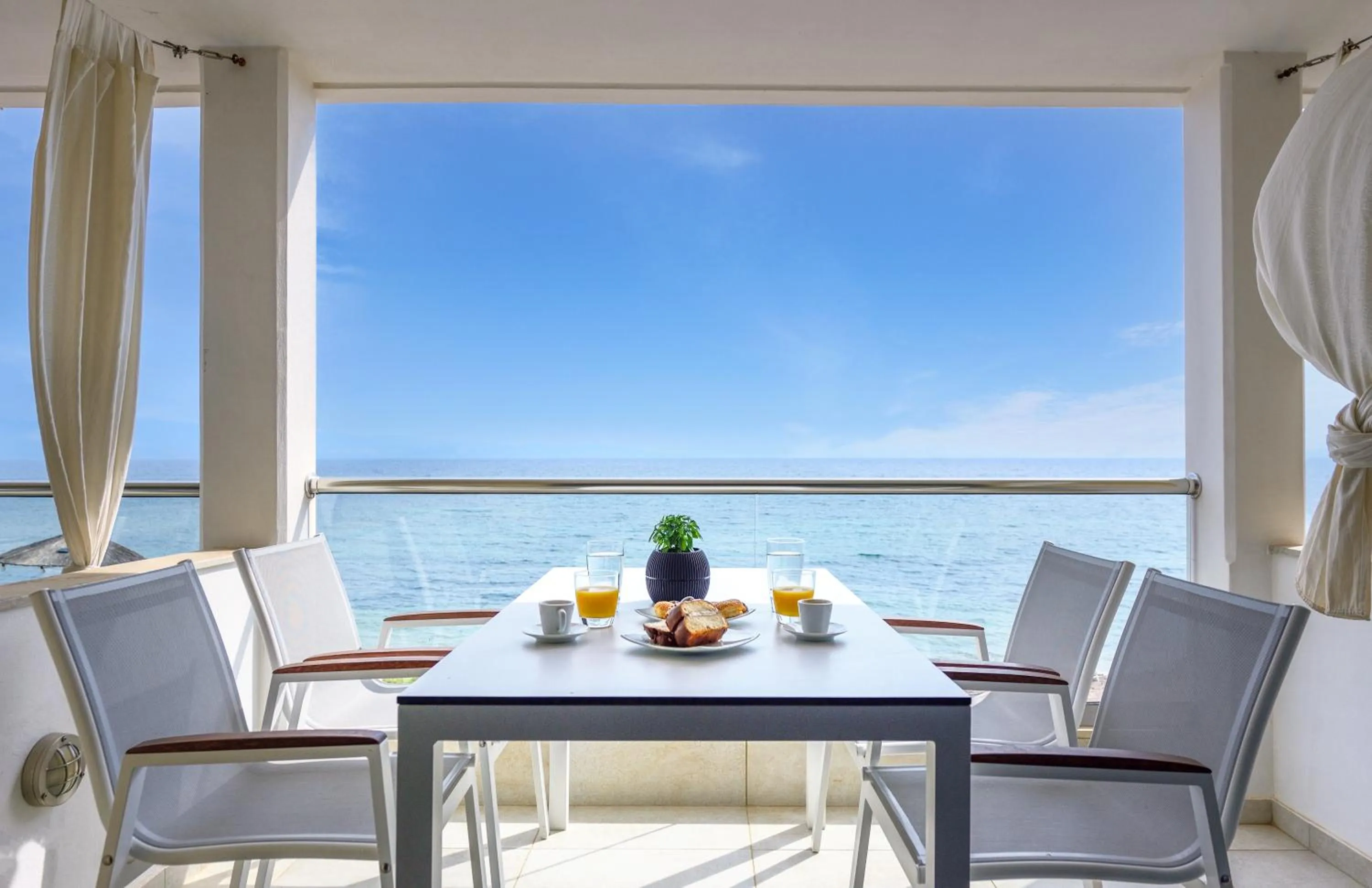 Day in Elpiniki Luxury Apartments