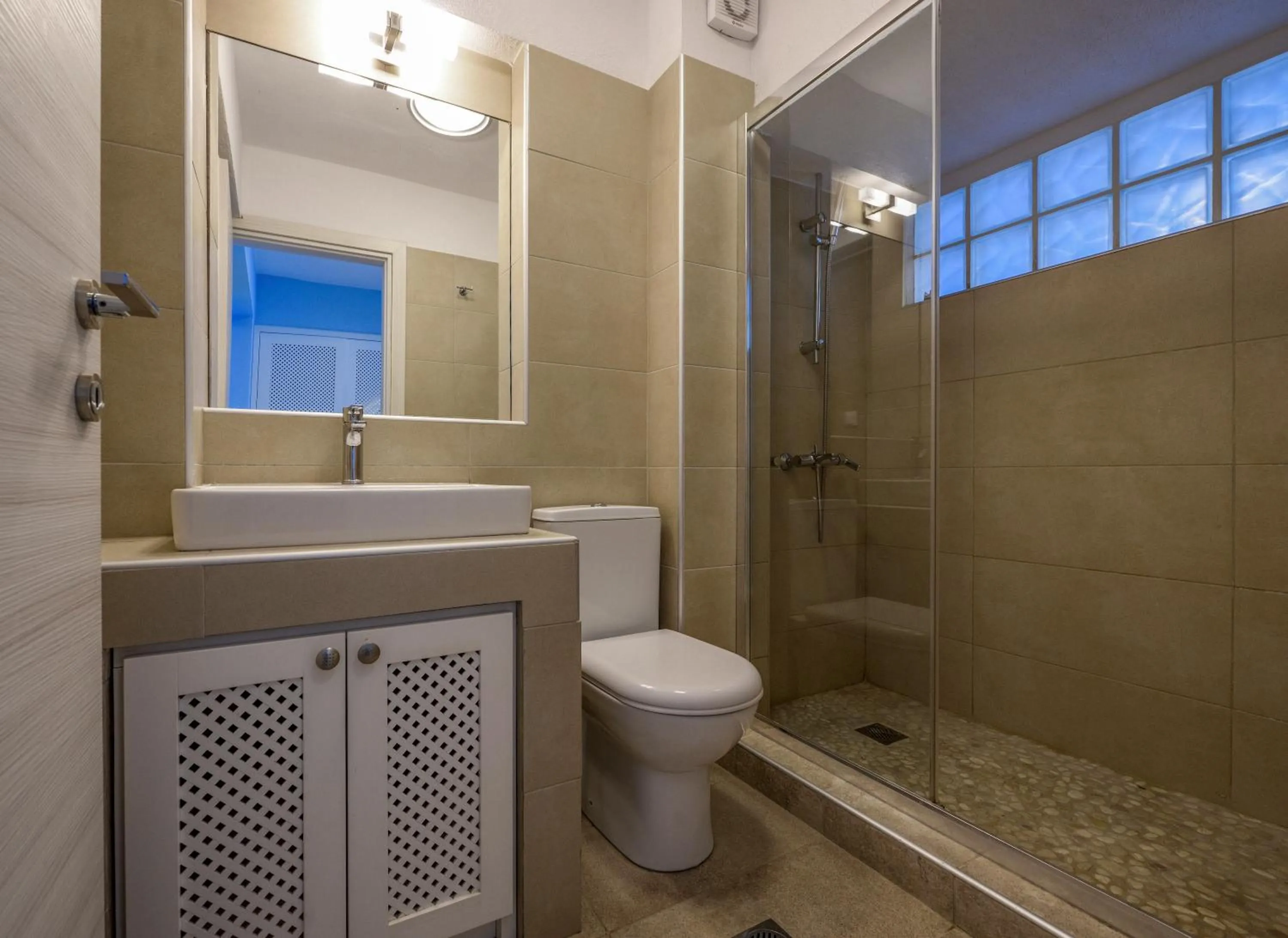 Shower in Elpiniki Luxury Apartments