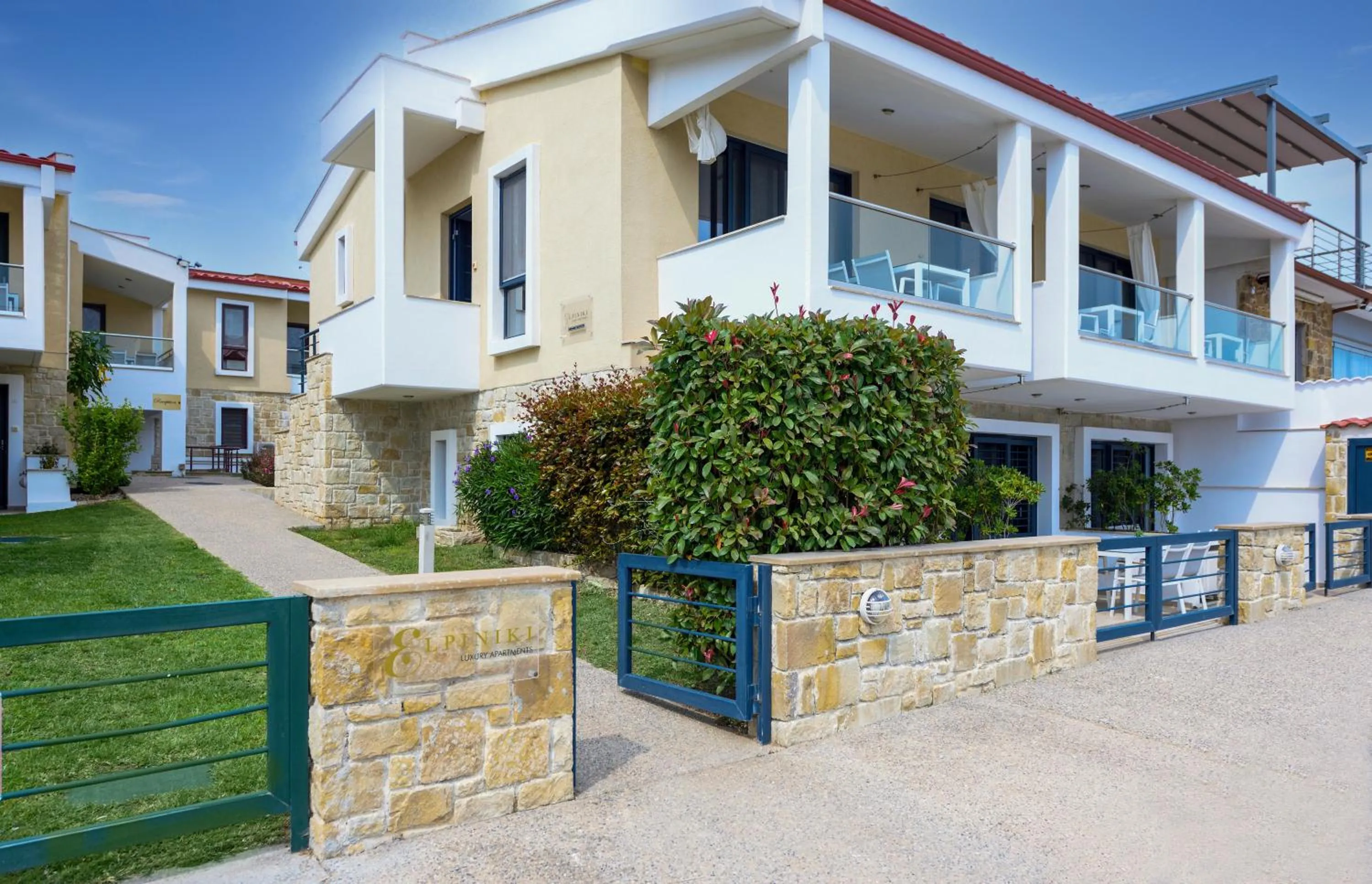 Property building in Elpiniki Luxury Apartments