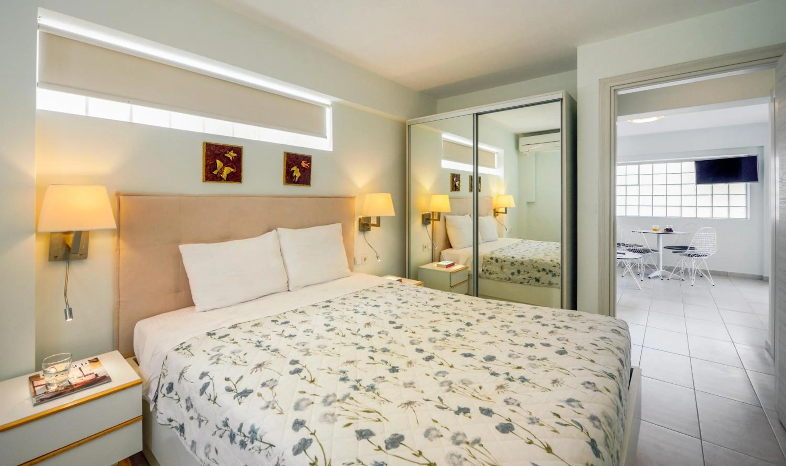 Bed in Elpiniki Luxury Apartments