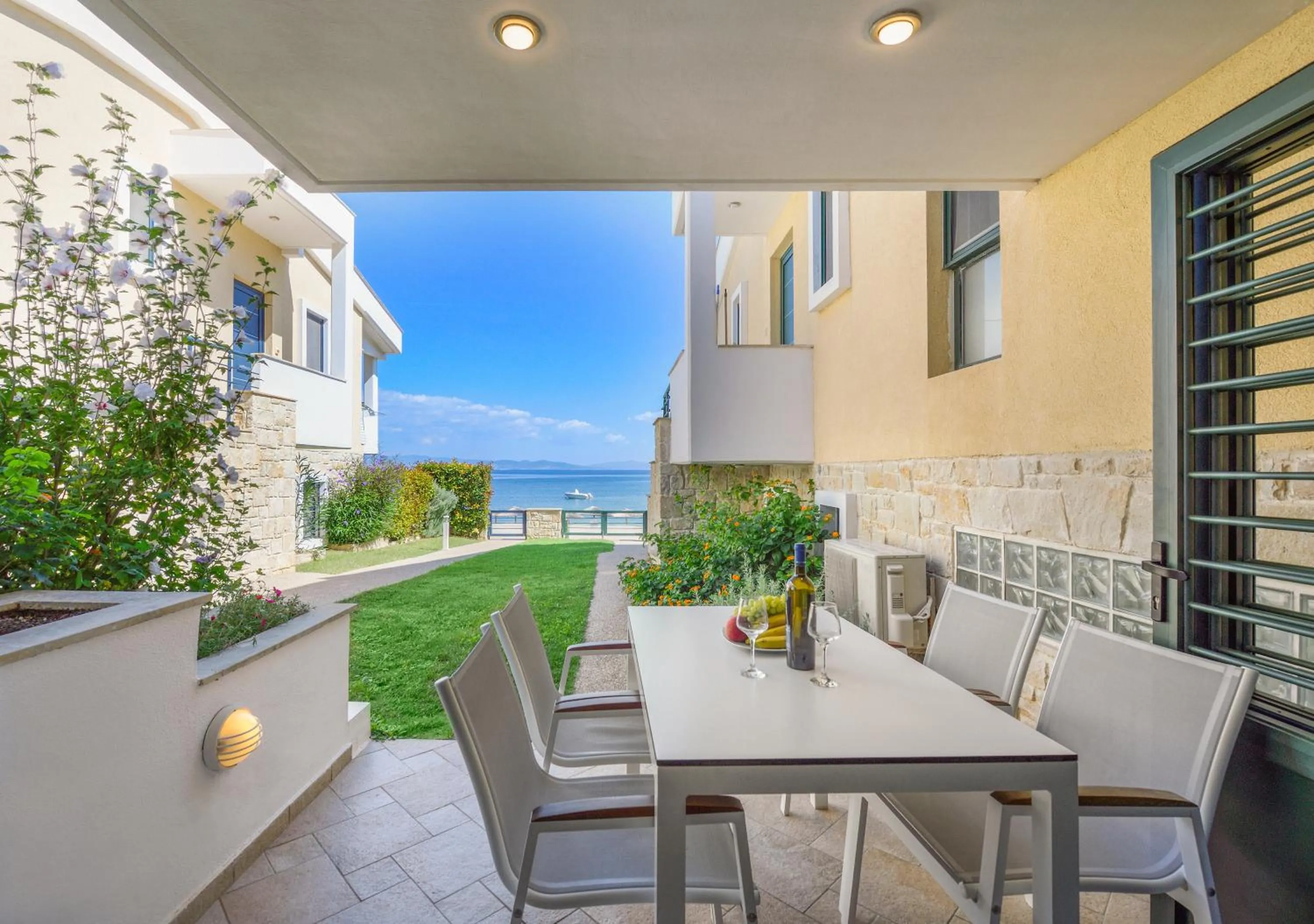 Day in Elpiniki Luxury Apartments