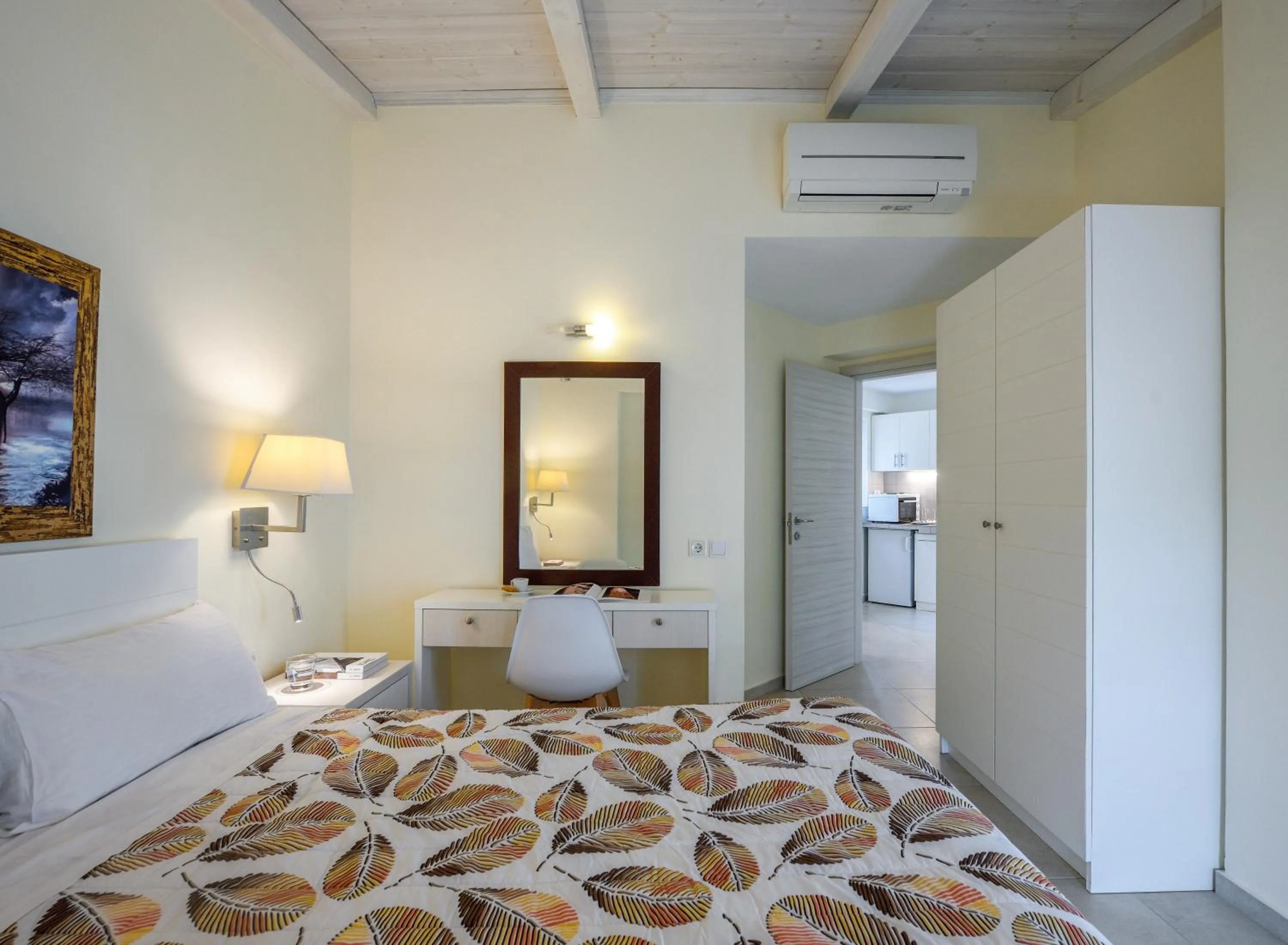 Bed in Elpiniki Luxury Apartments