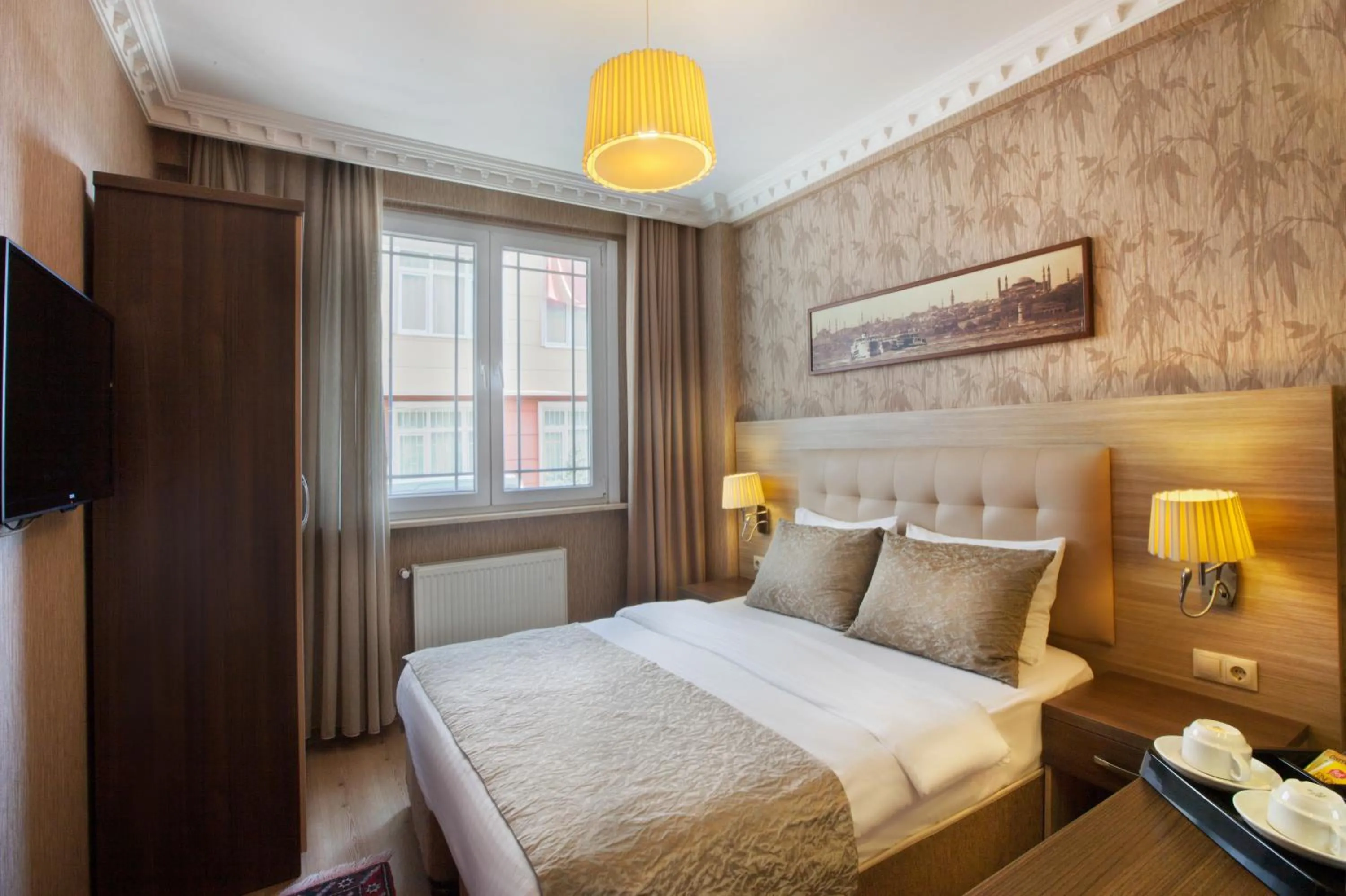 Photo of the whole room, Bed in Sultanahmet inn Hotel