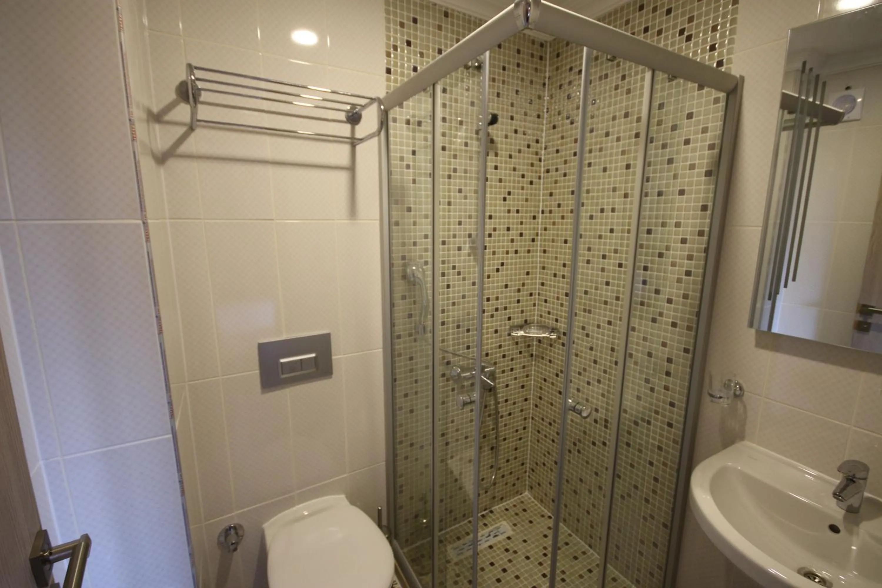 Shower in Sultanahmet inn Hotel