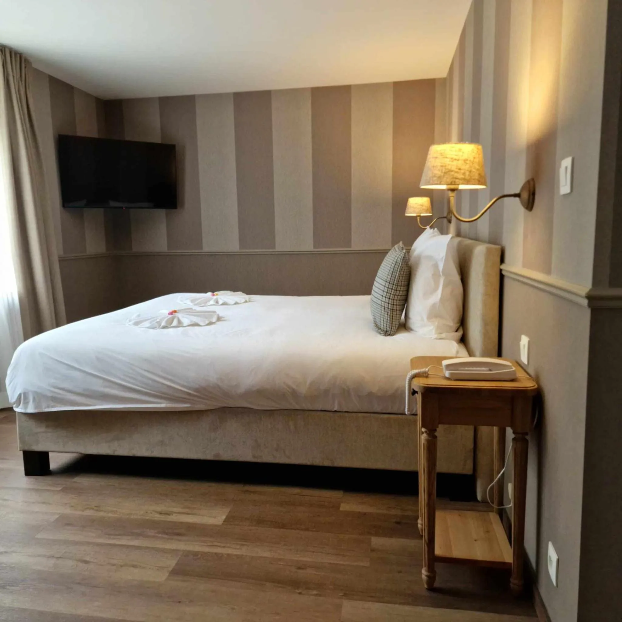 Bed in Hôtel Le Cor de Chasse